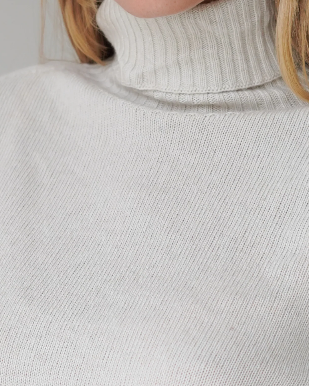 Lynn Turtleneck Sand-zoom-7