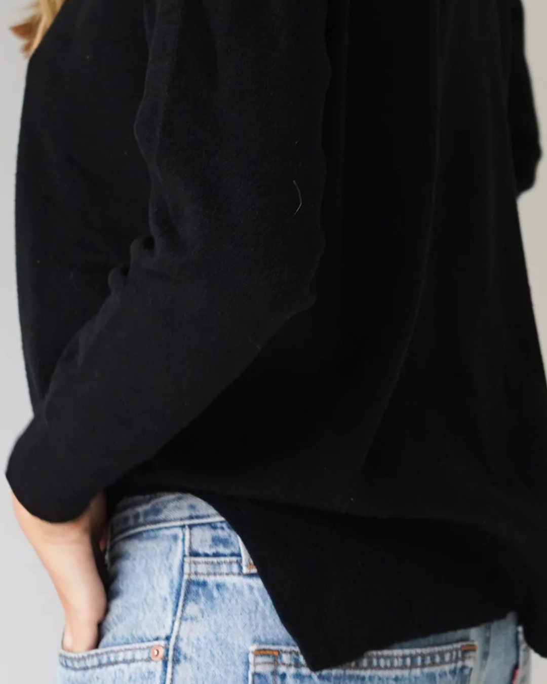 Lisa Pullover V-Neck Black-zoom-6