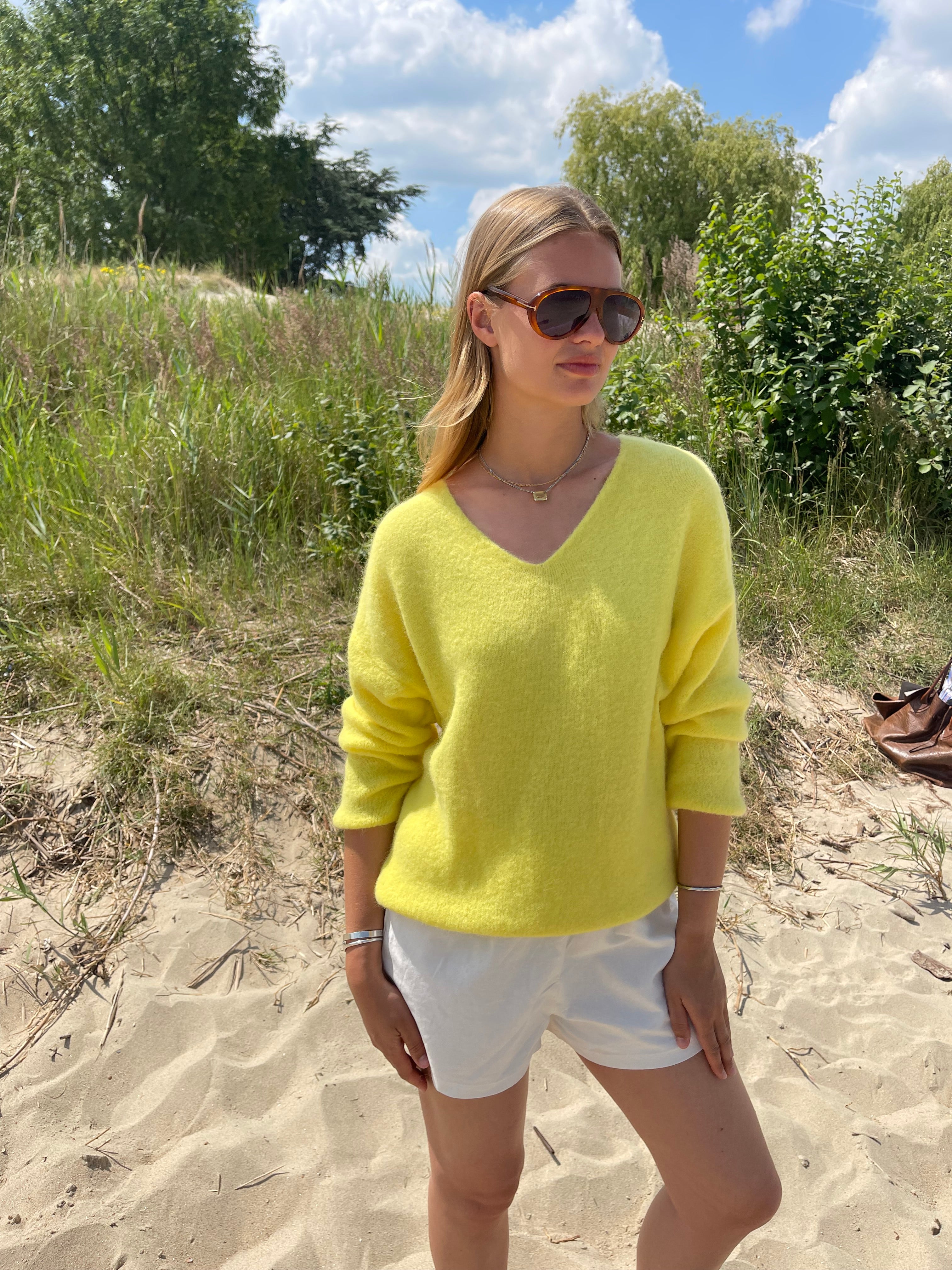 Bibi Pullover V-Neck Yellow-zoom-8