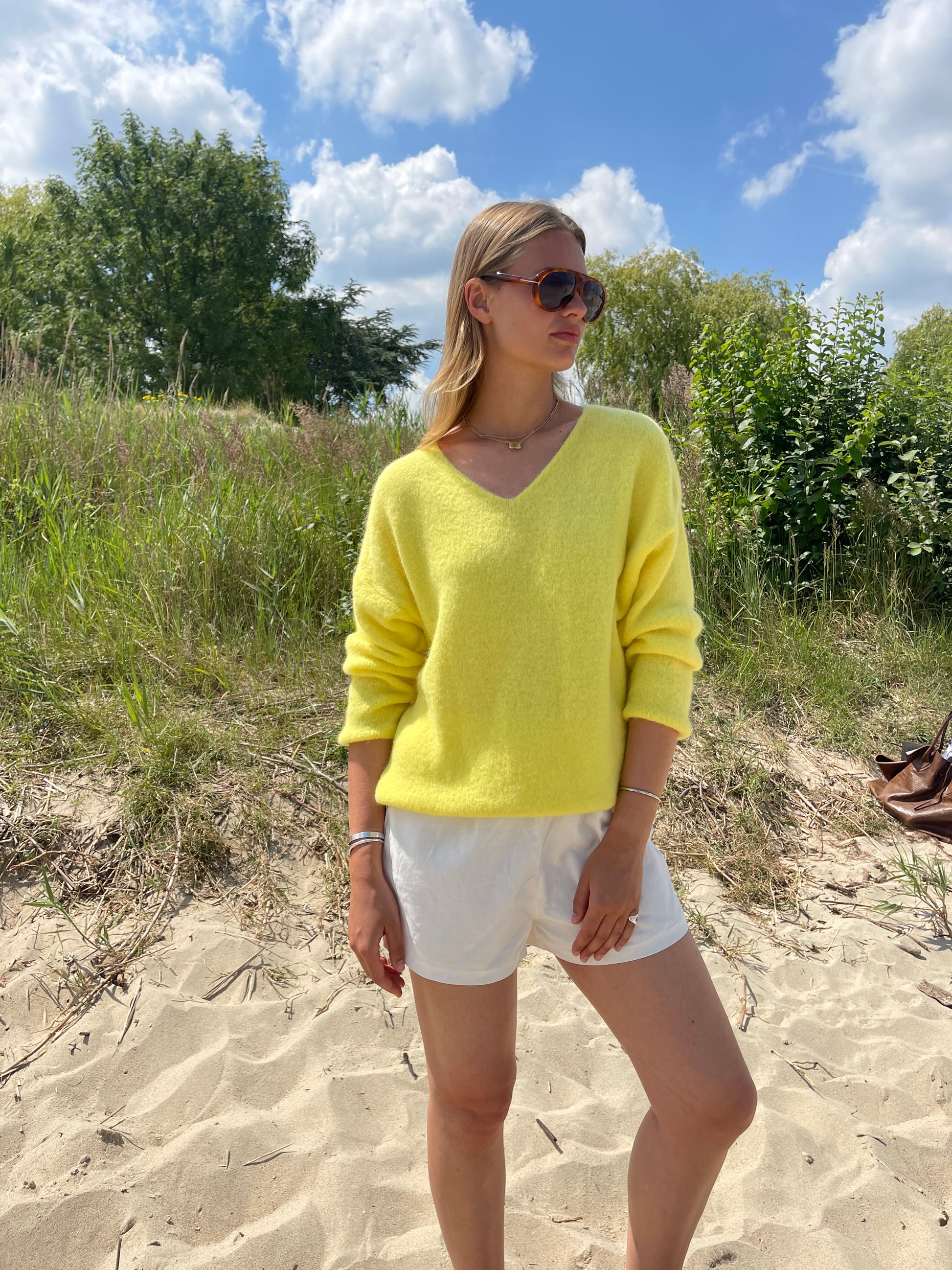 Bibi Pullover V-Neck Yellow-9