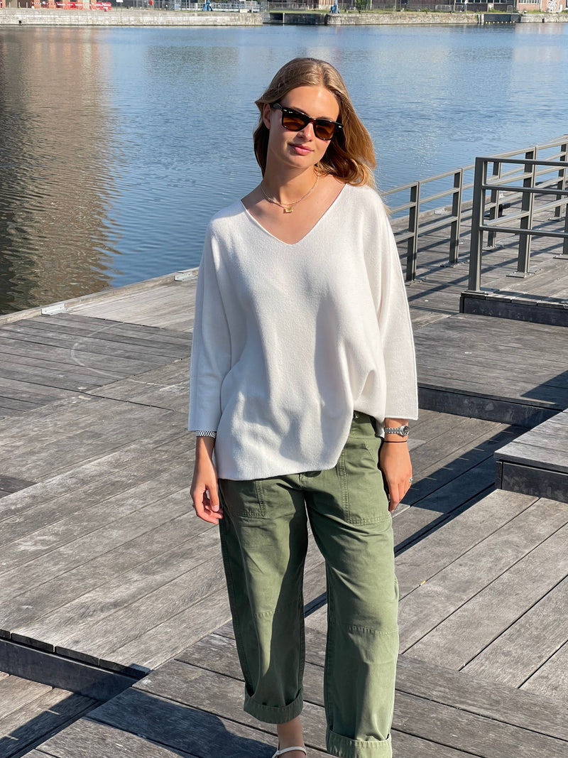 Laura V-Neck Pull White-zoom-