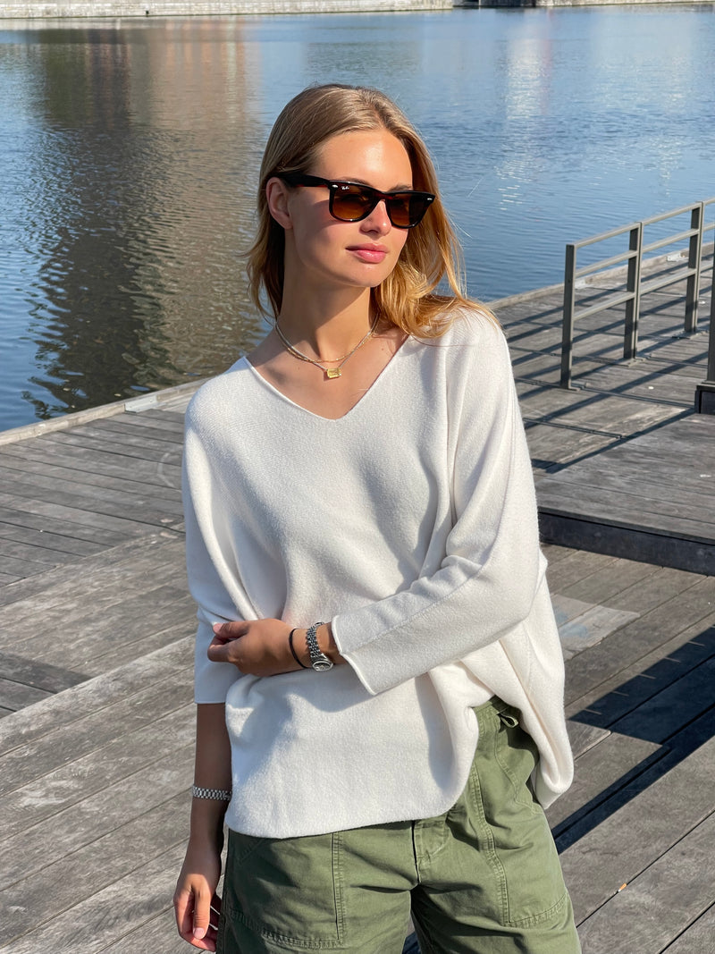 Laura V-Neck Pull White-zoom-
