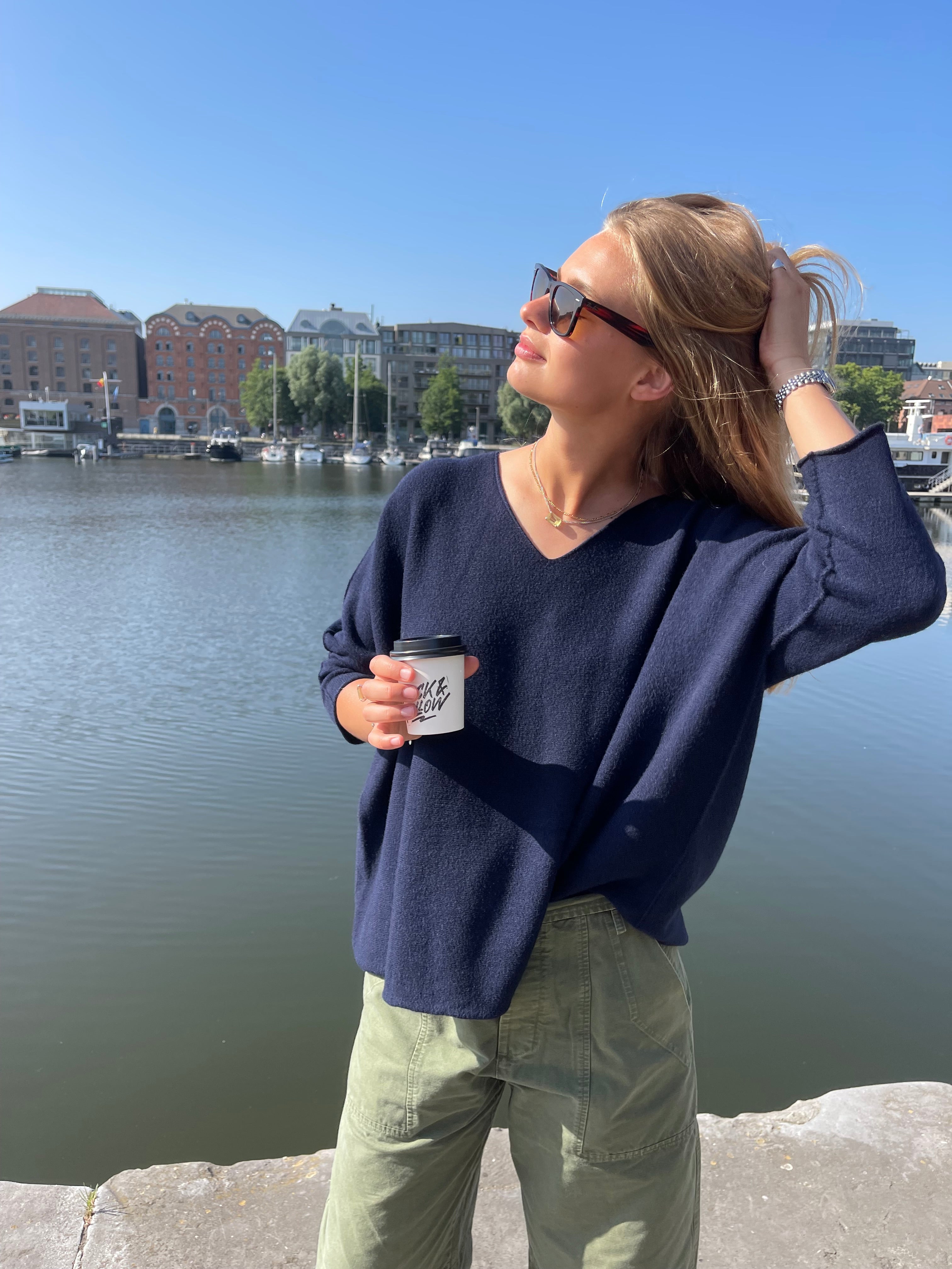 Laura V-Neck Pull Navy-zoom-1