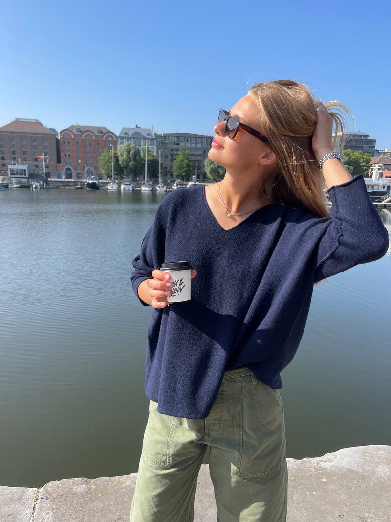 Laura V-Neck Pull Navy-zoom-