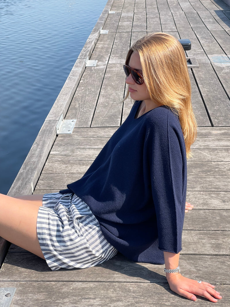Laura V-Neck Pull Navy-zoom-