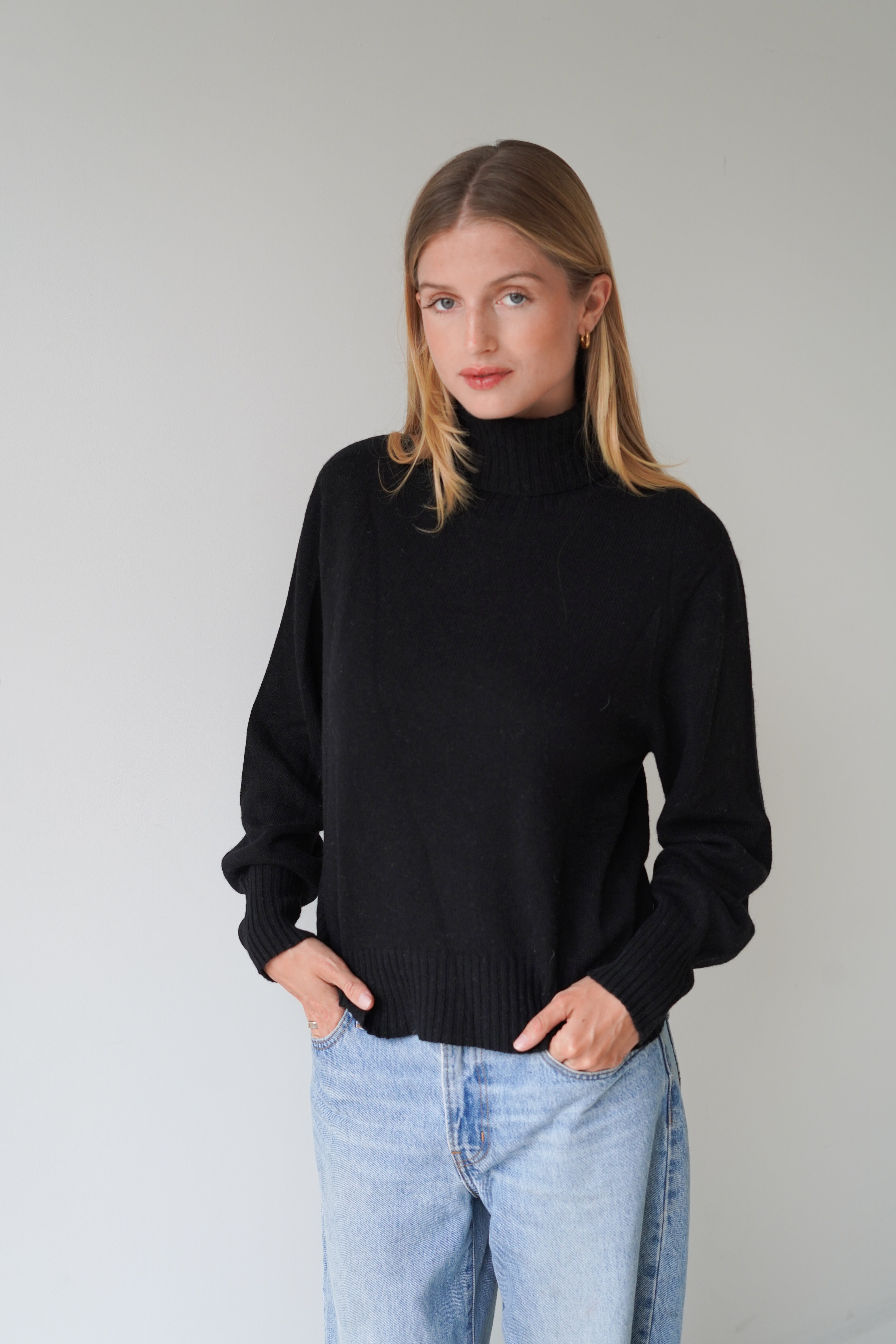 Lynn Turtleneck Black-zoom-1