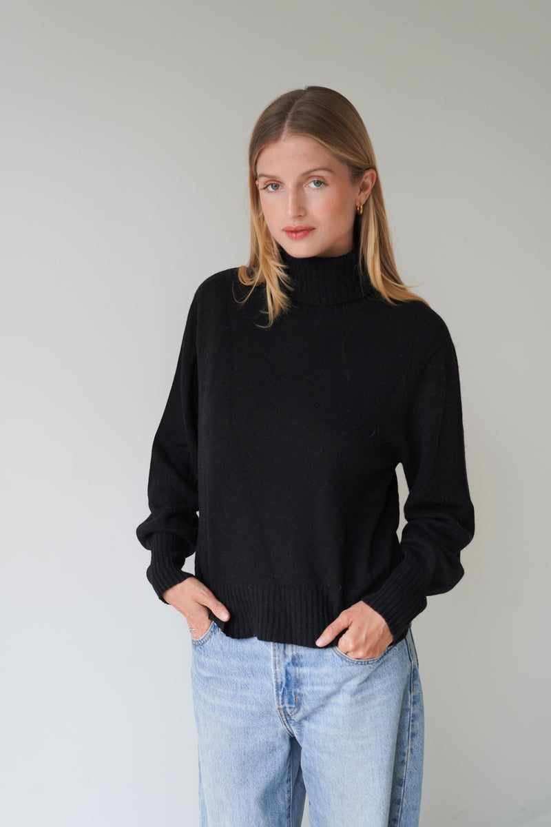 Lynn Turtleneck Black-zoom-