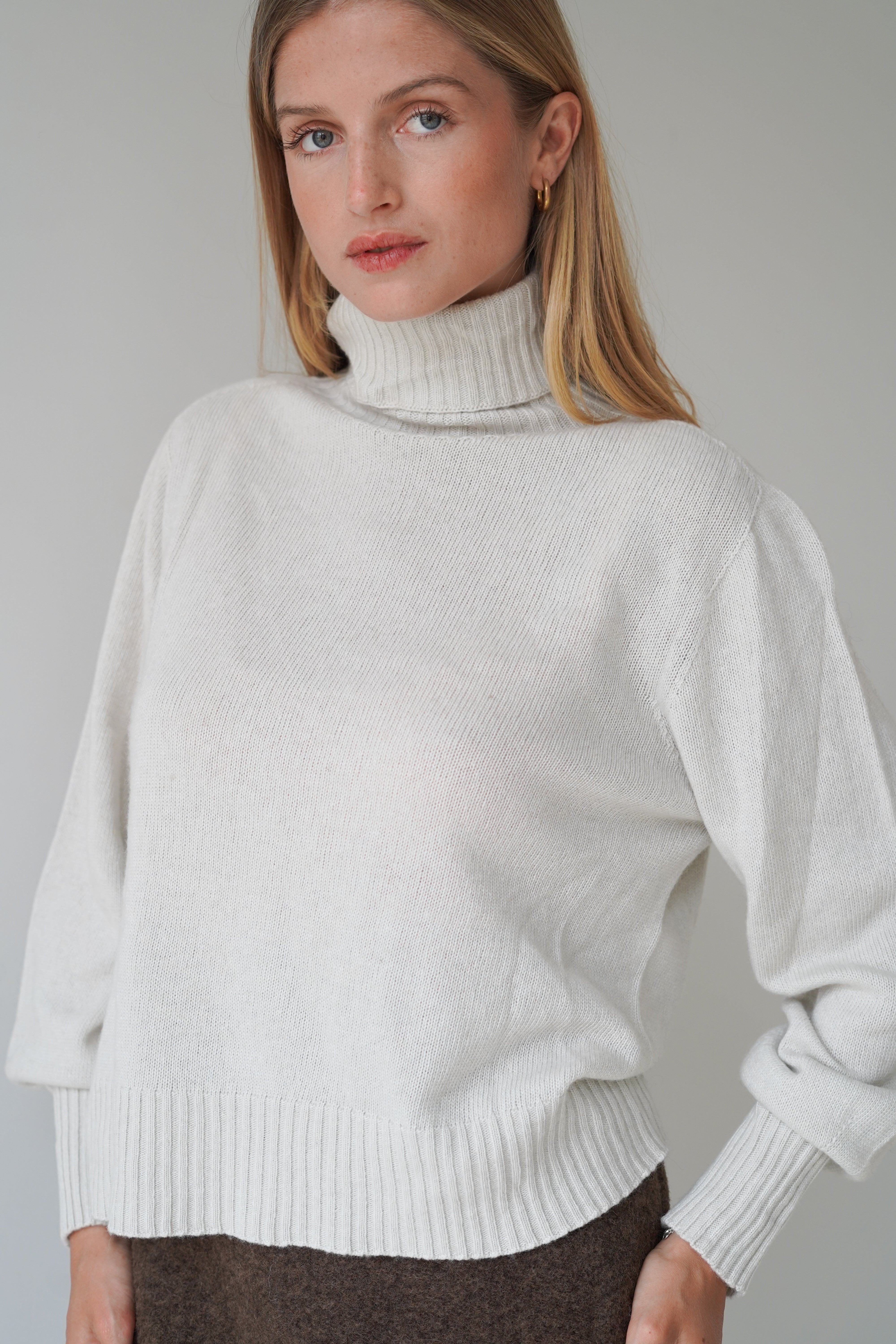 Lynn Turtleneck Sand-zoom-1