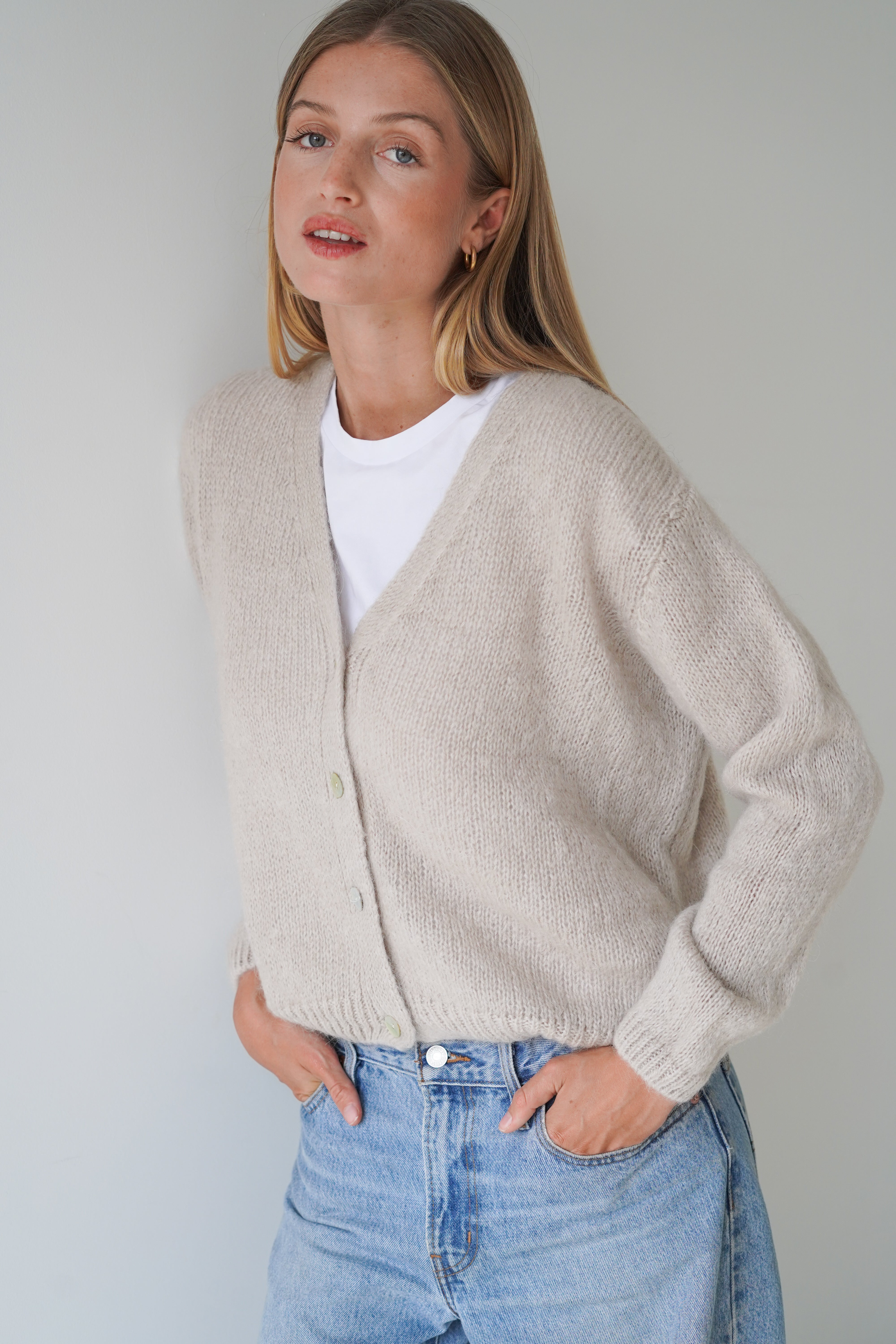 Vivian Cardigan V-Neck Sand-zoom-5