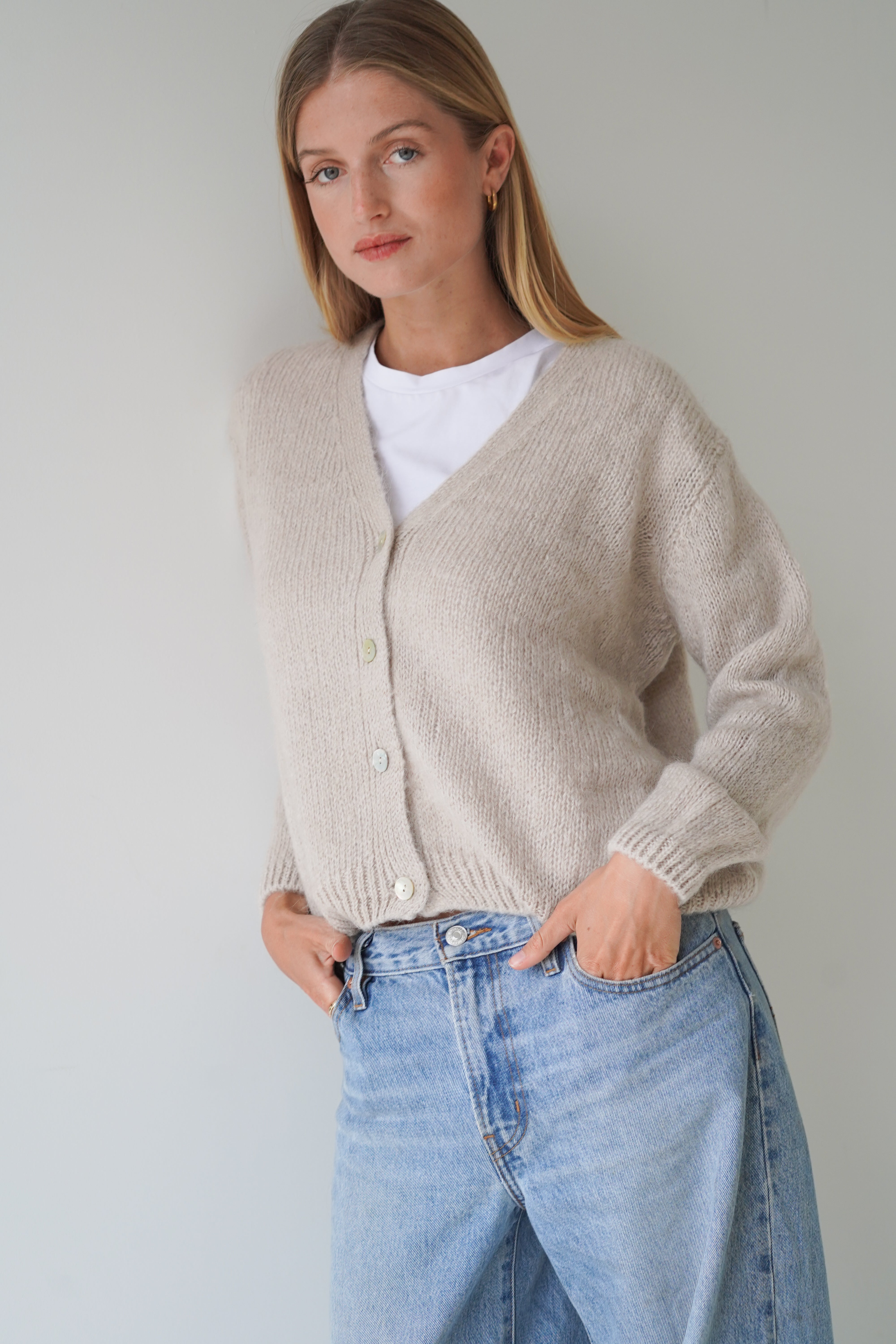 Vivian Cardigan V-Neck Sand-zoom-4