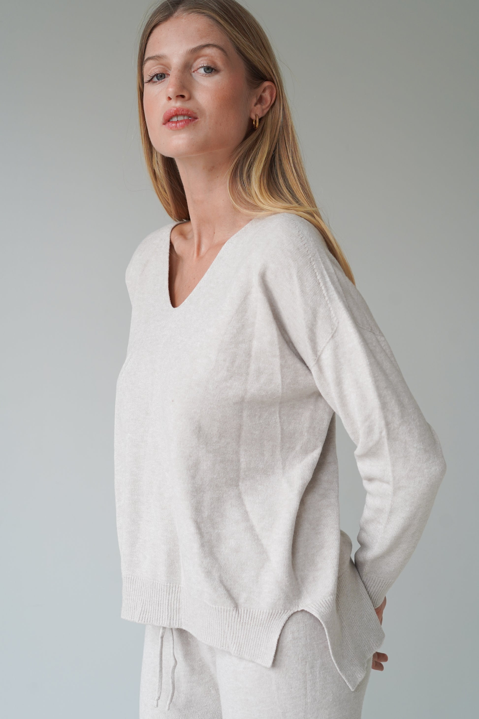 Lisa Pullover V-Neck Sand-1