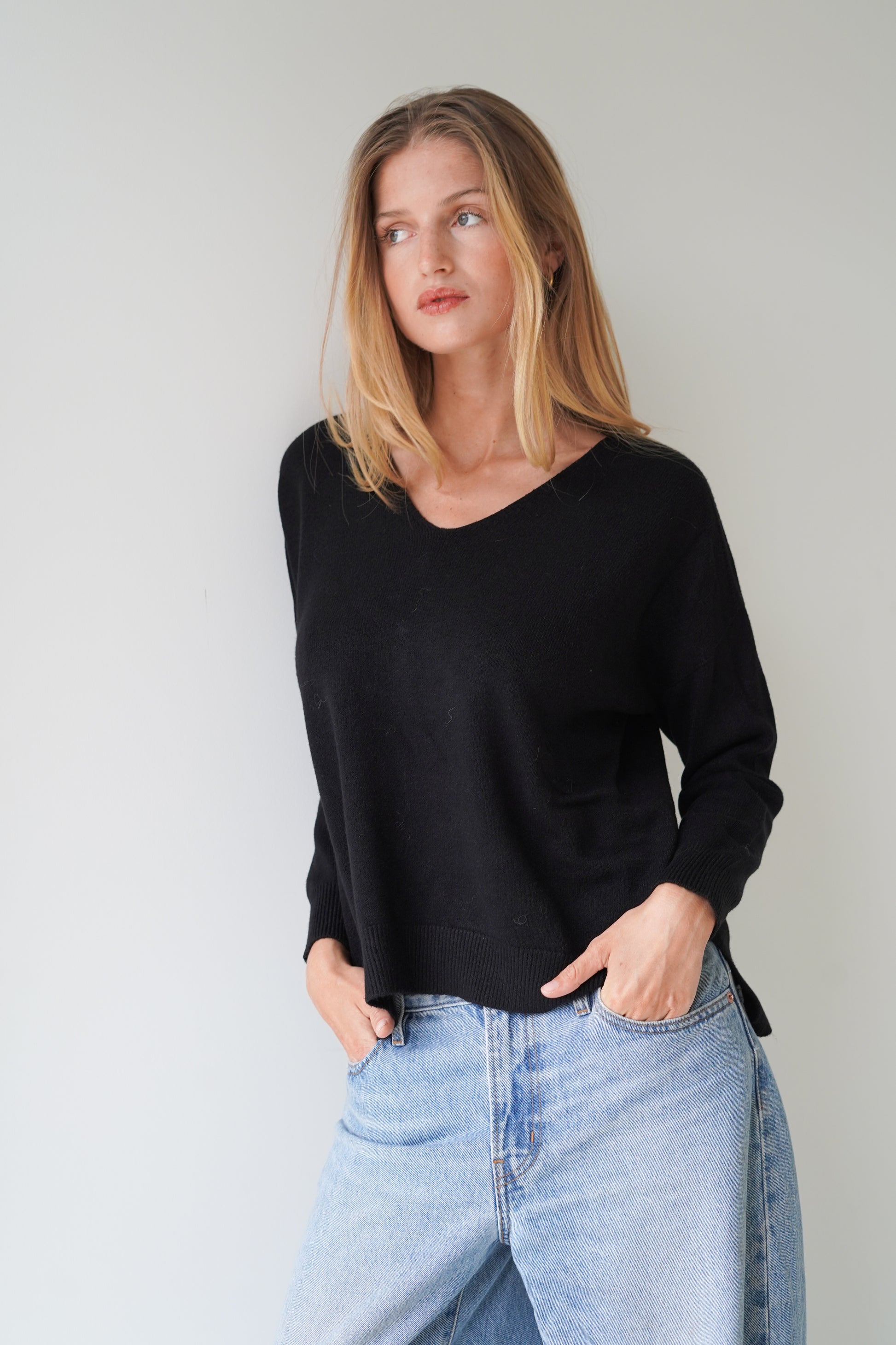 Lisa Pullover V-Neck Black-5