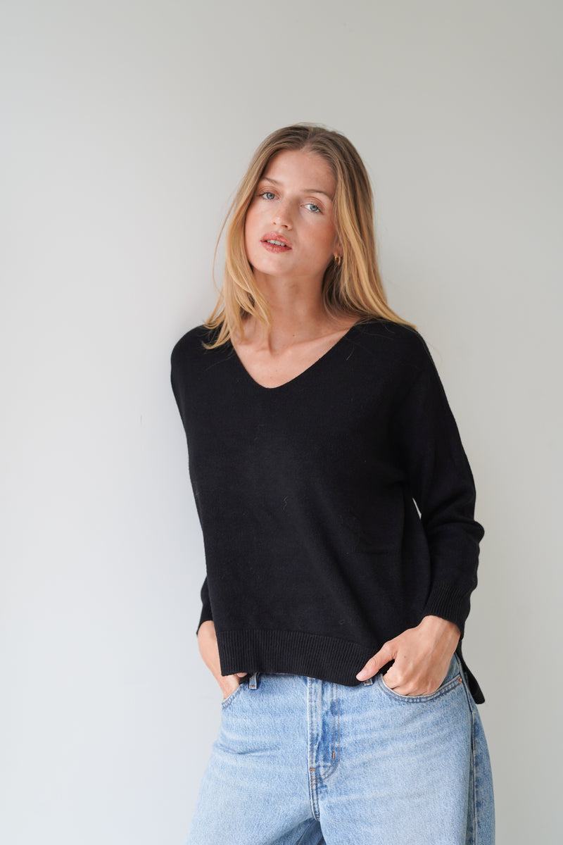Lisa Pullover V-Neck Black-zoom-