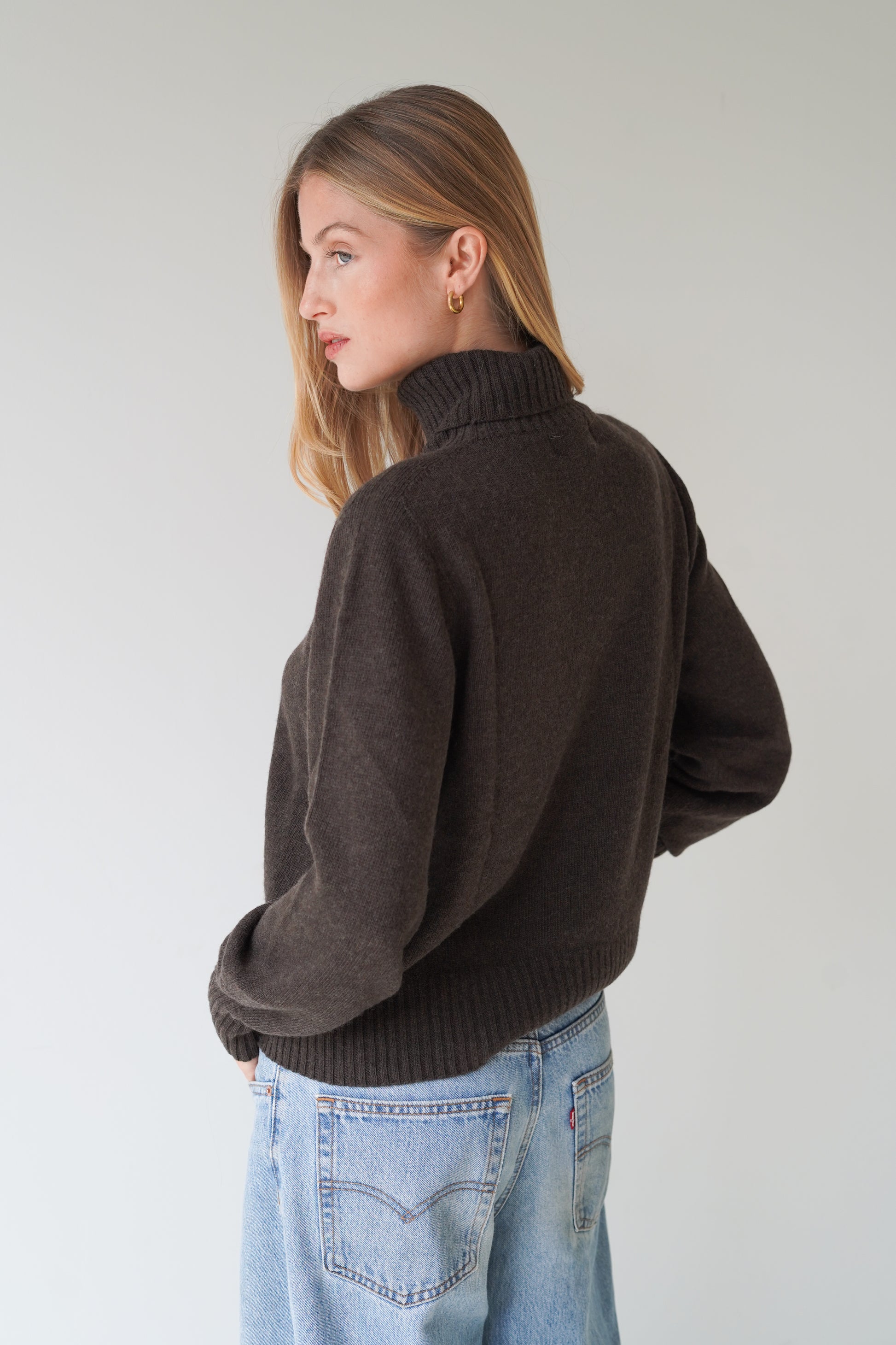 Lynn Turtleneck Chocolate-2