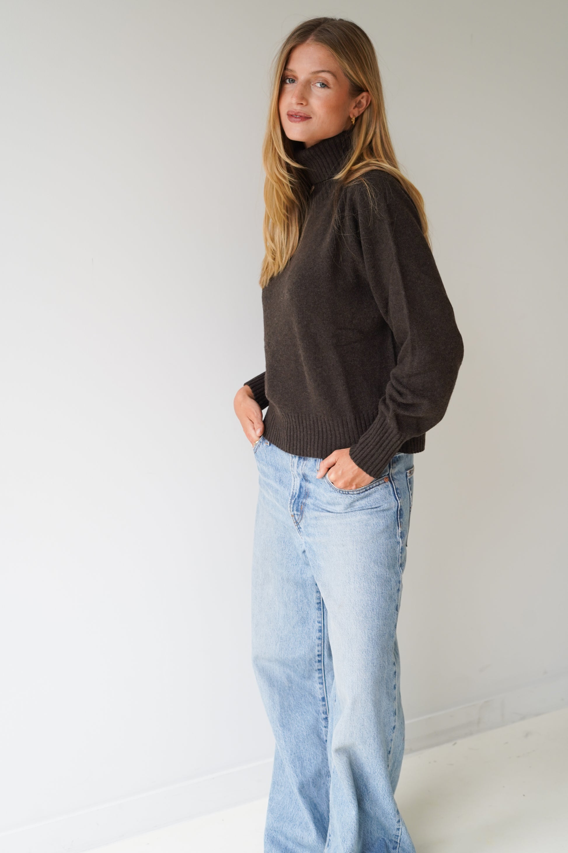 Lynn Turtleneck Chocolate-4