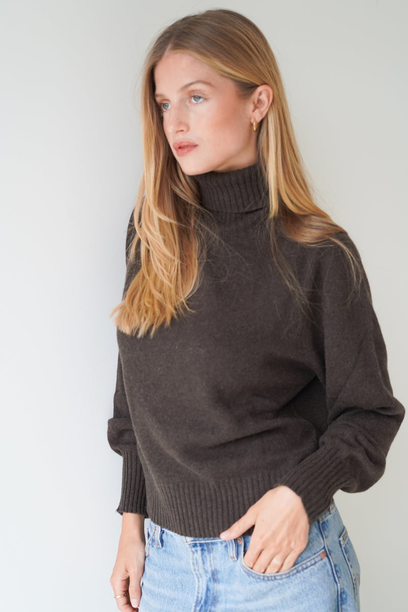 Lynn Turtleneck Chocolate-zoom-