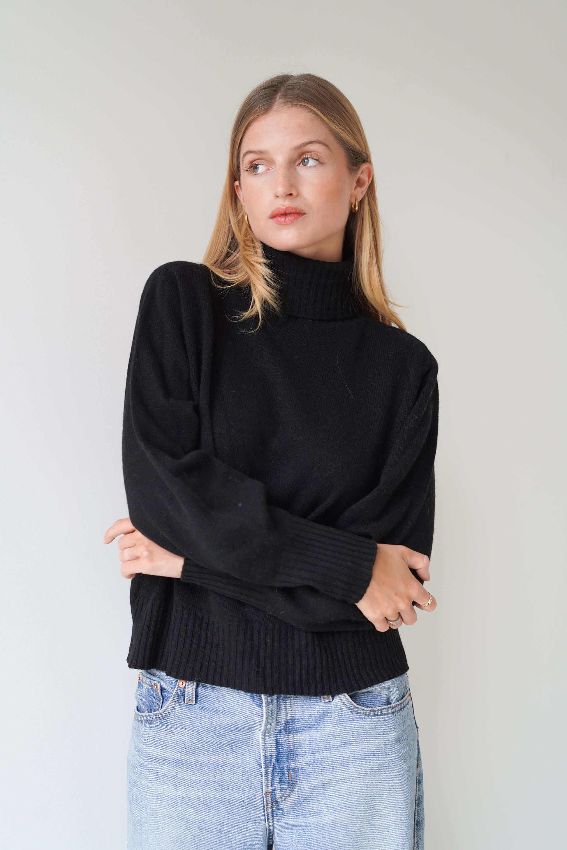 Lynn Turtleneck Black-3