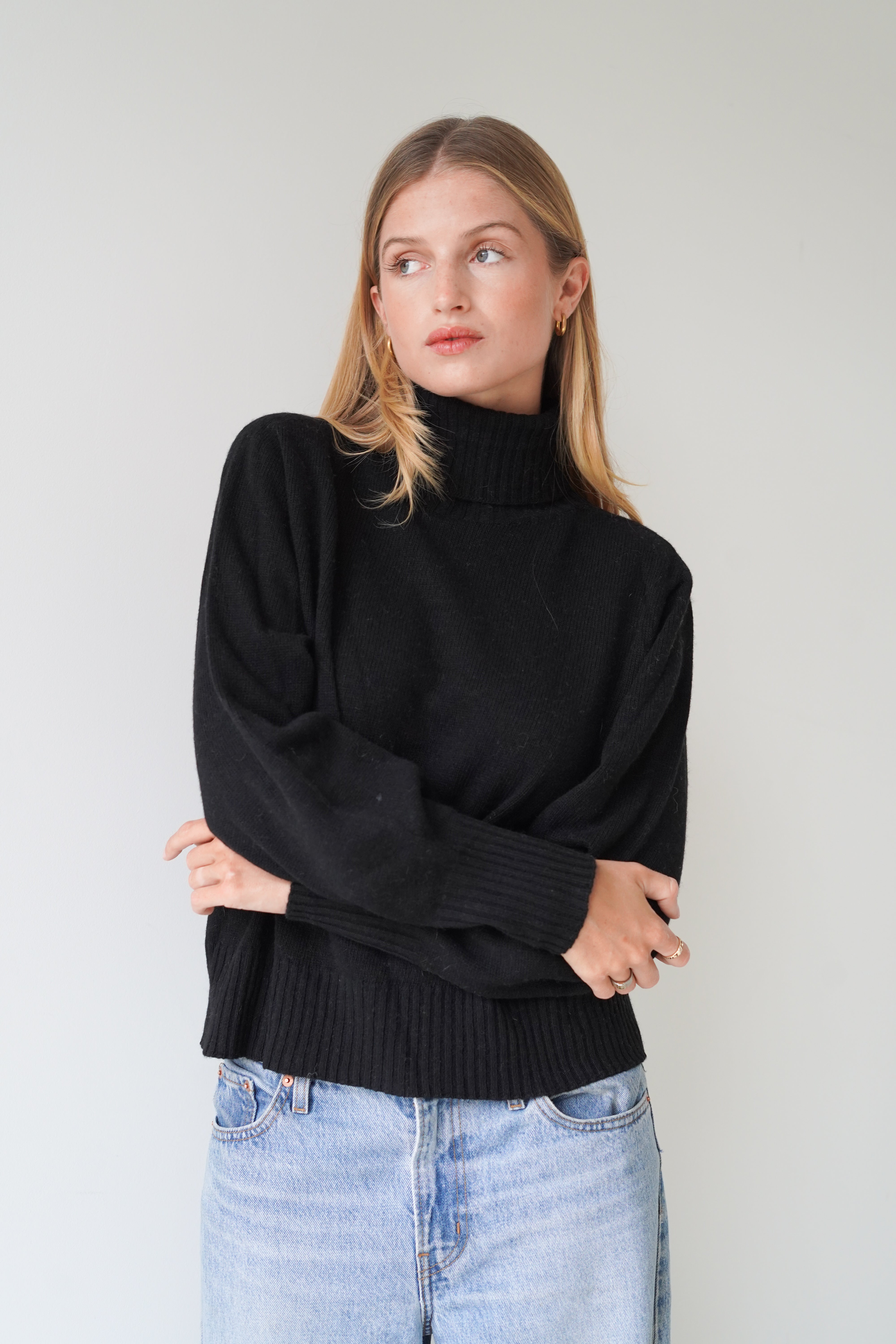 Lynn Turtleneck Black-zoom-3
