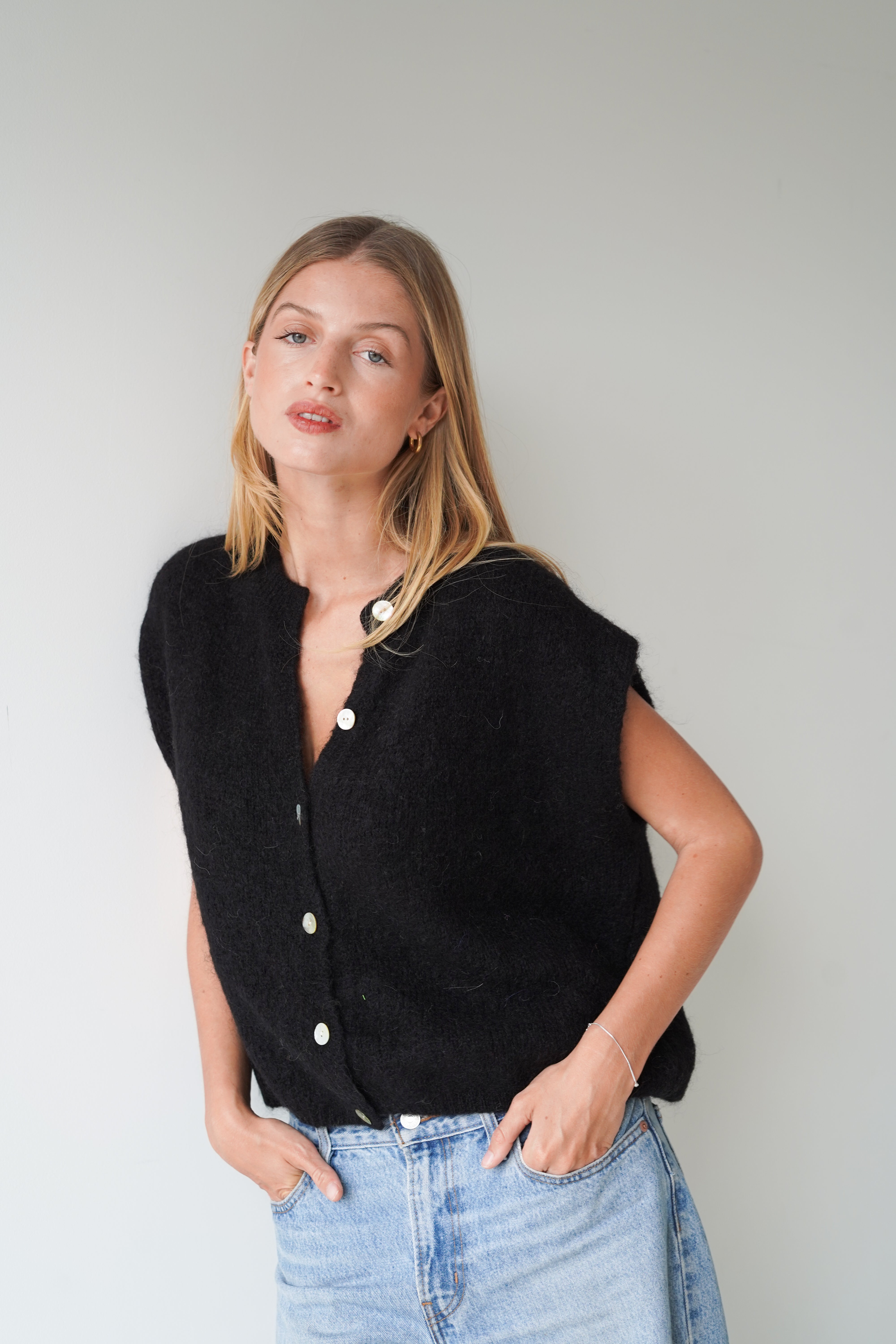 Bea Cardigan Sleeveless Black-zoom-5