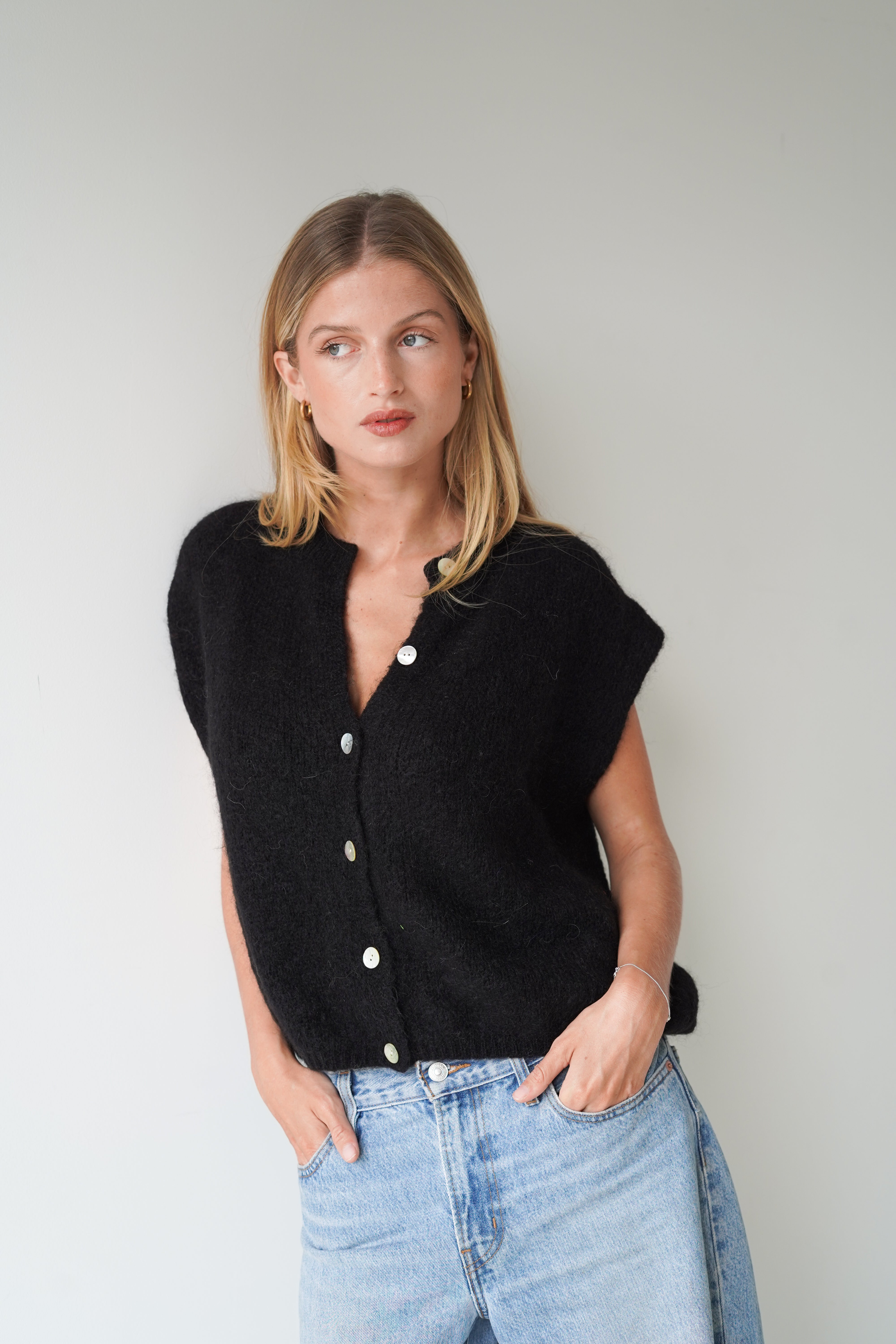 Bea Cardigan Sleeveless Black-zoom-1