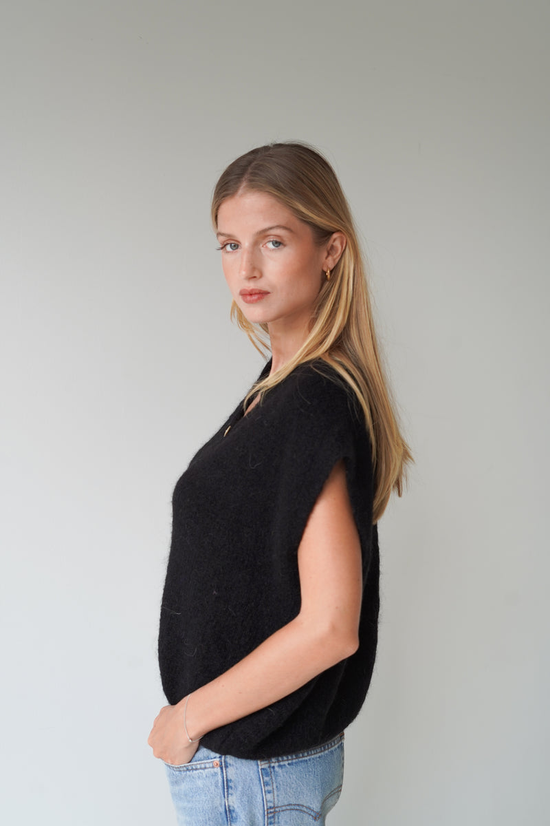 Bea Cardigan Sleeveless Black-zoom-