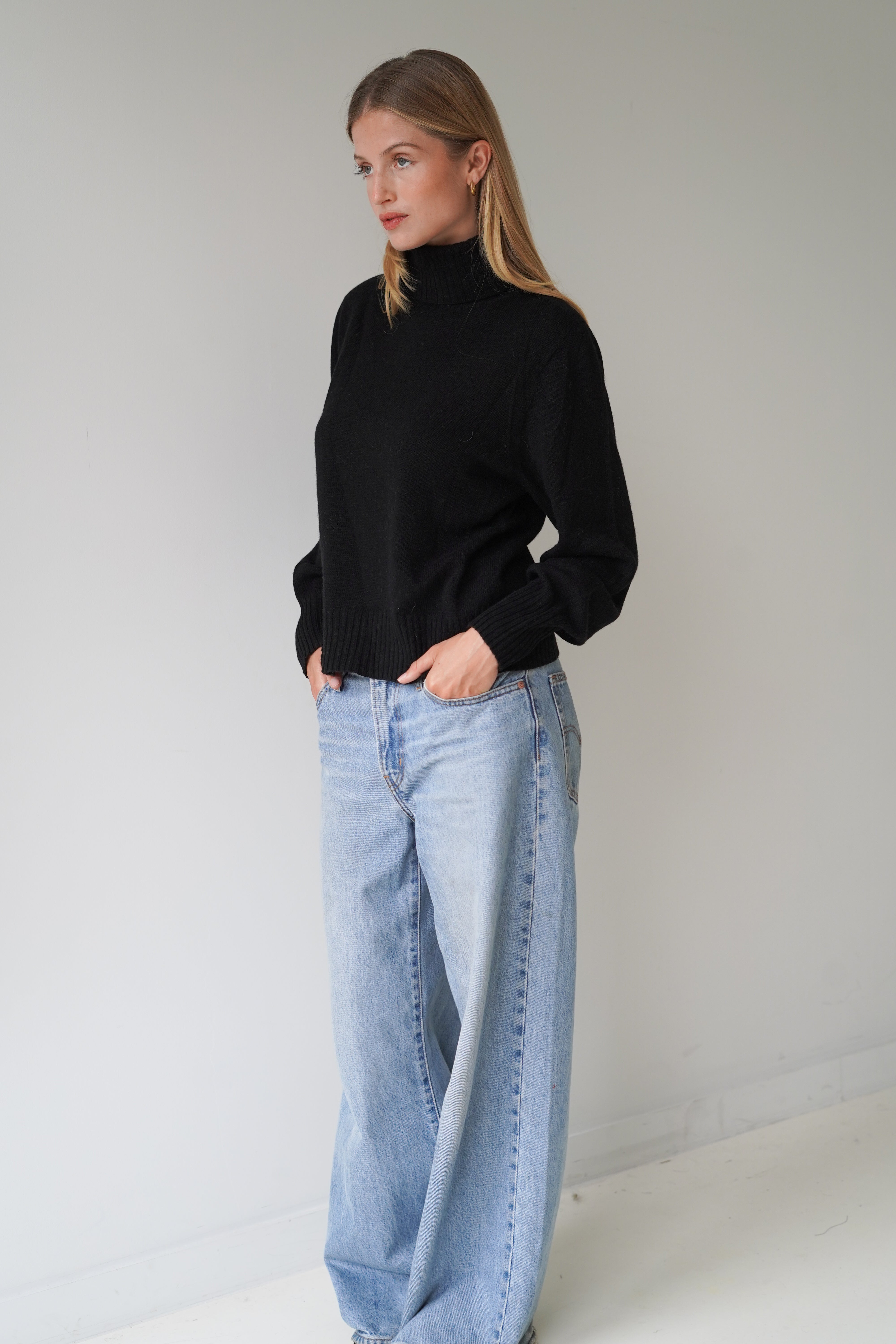 Lynn Turtleneck Black-zoom-2