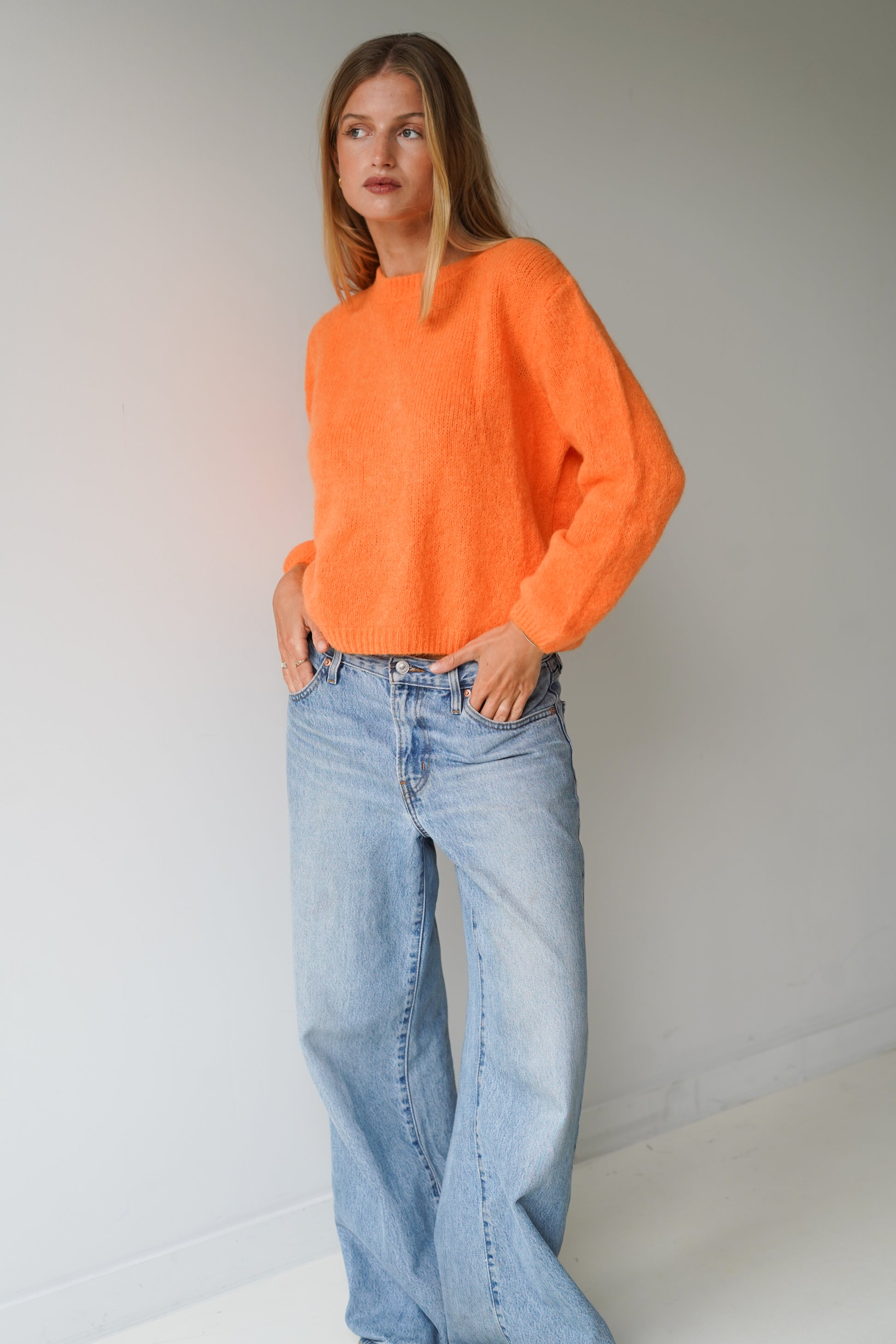 Sue Pullover Crew Neck Orange-1