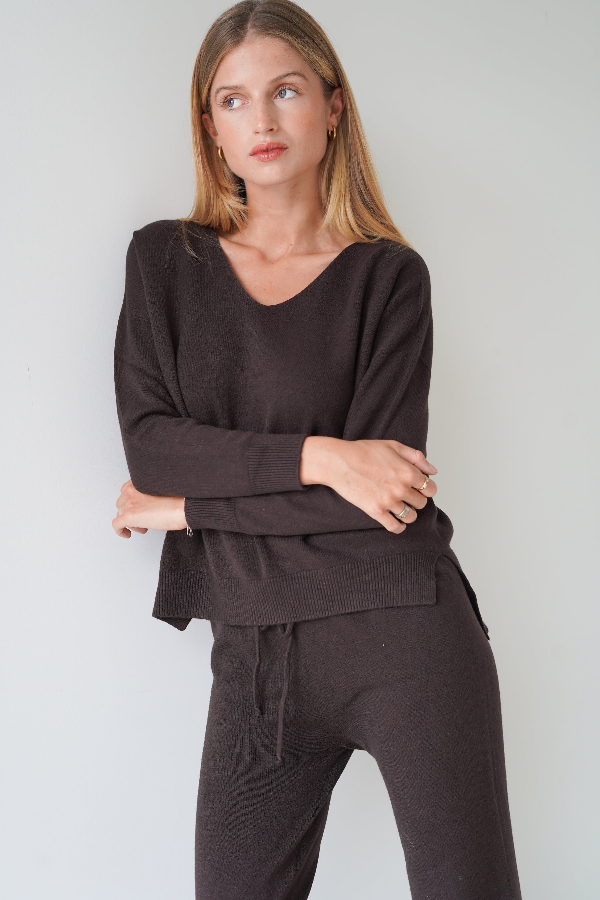 Lisa Pullover V-Neck Chocolate-3