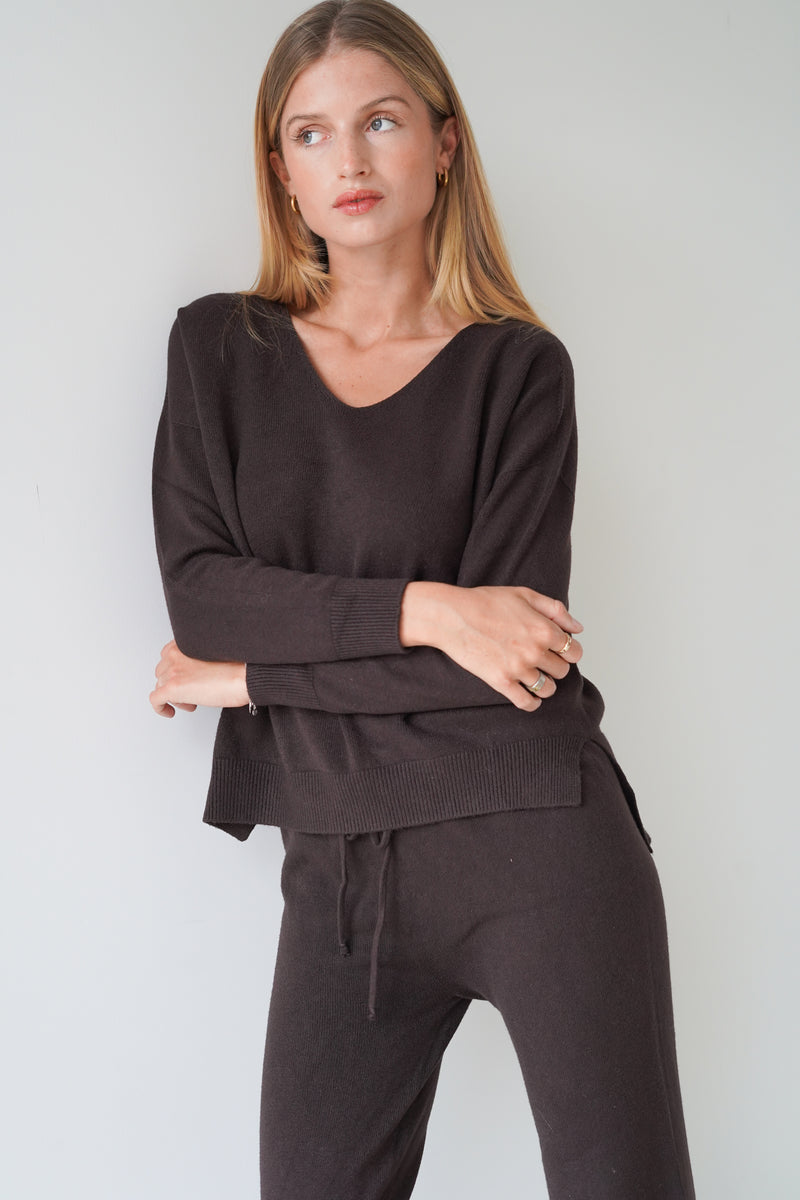 Lisa Pullover V-Neck Chocolate-zoom-
