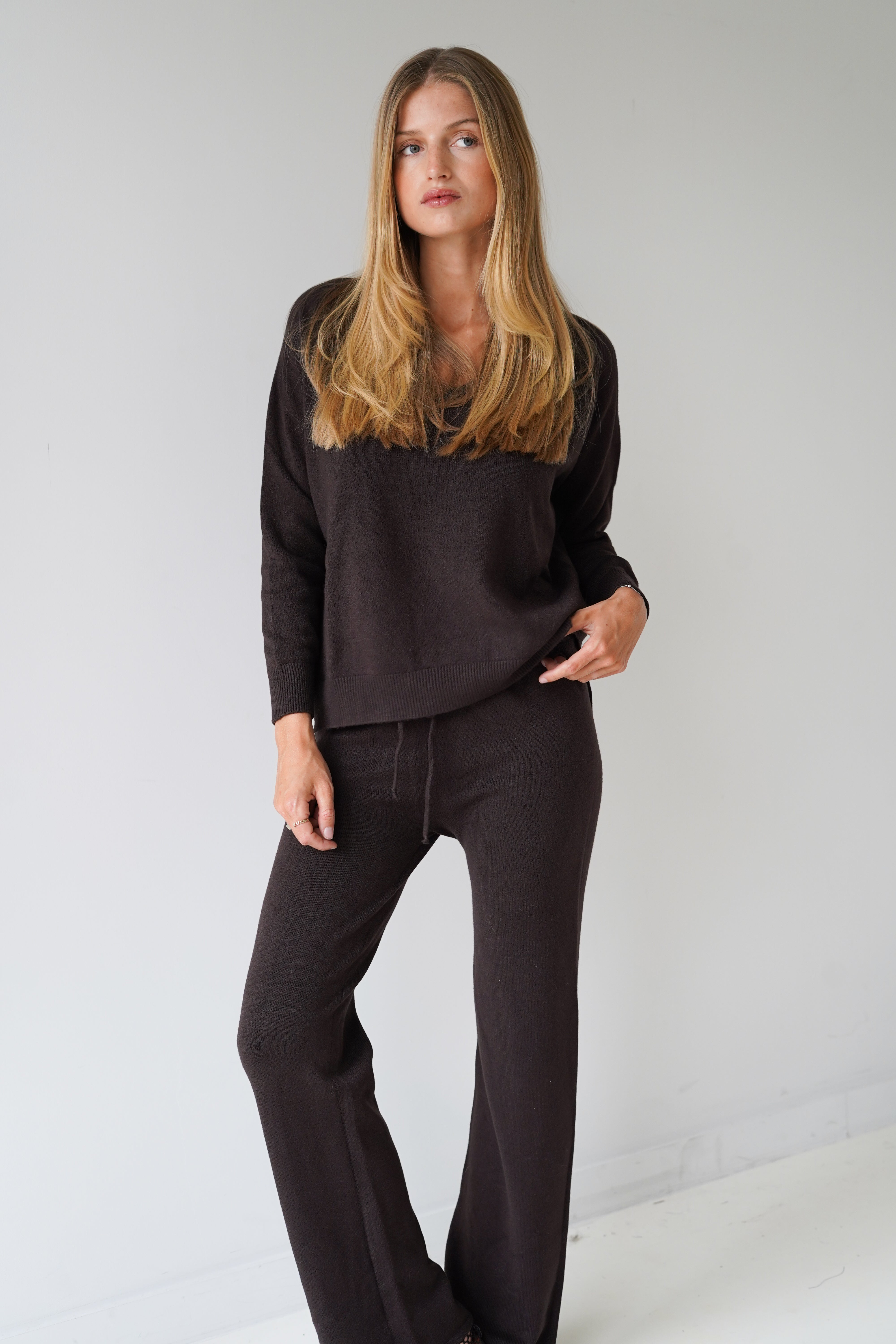 Lisa Pullover V-Neck Chocolate-zoom-4