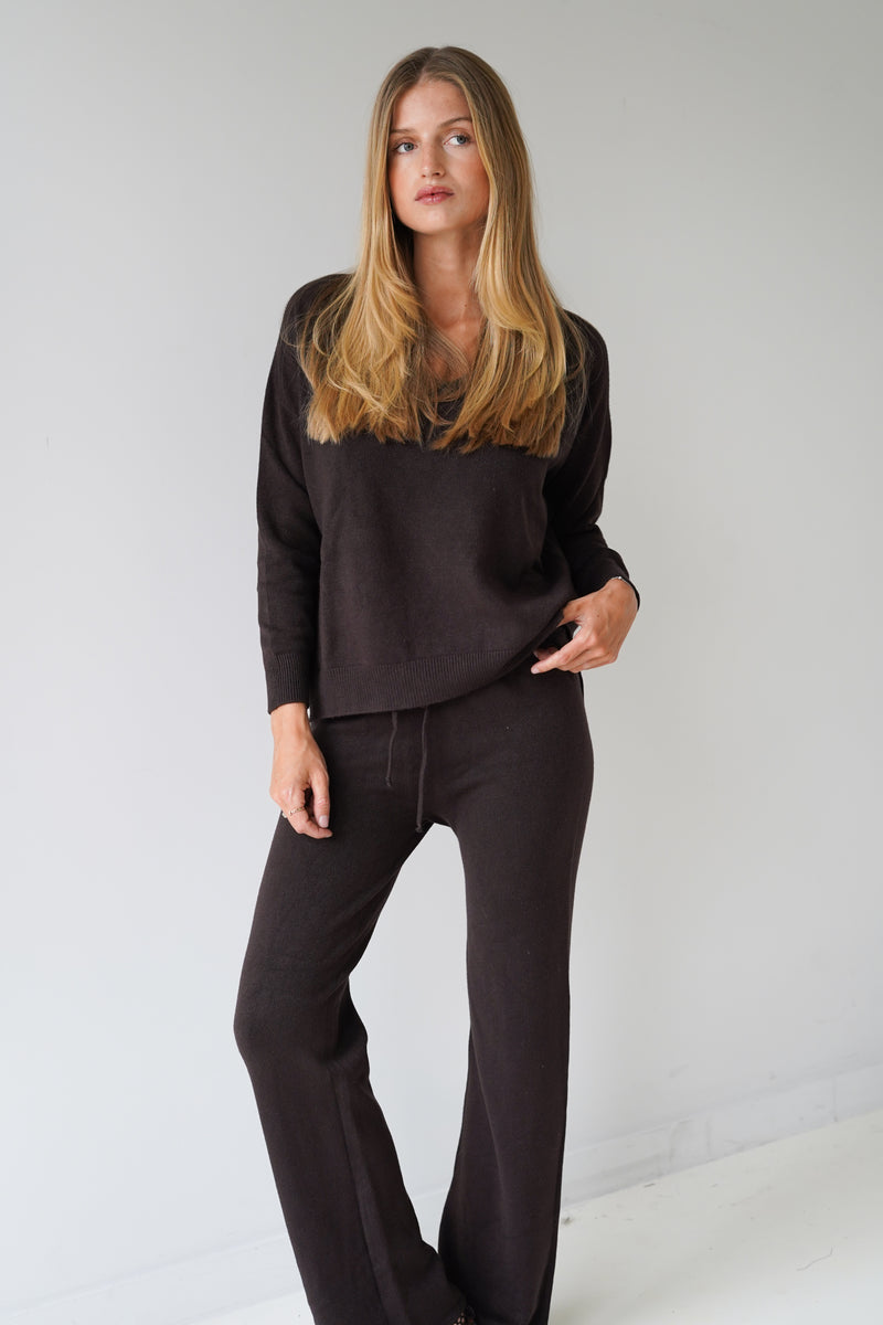 Lisa Pullover V-Neck Chocolate-zoom-