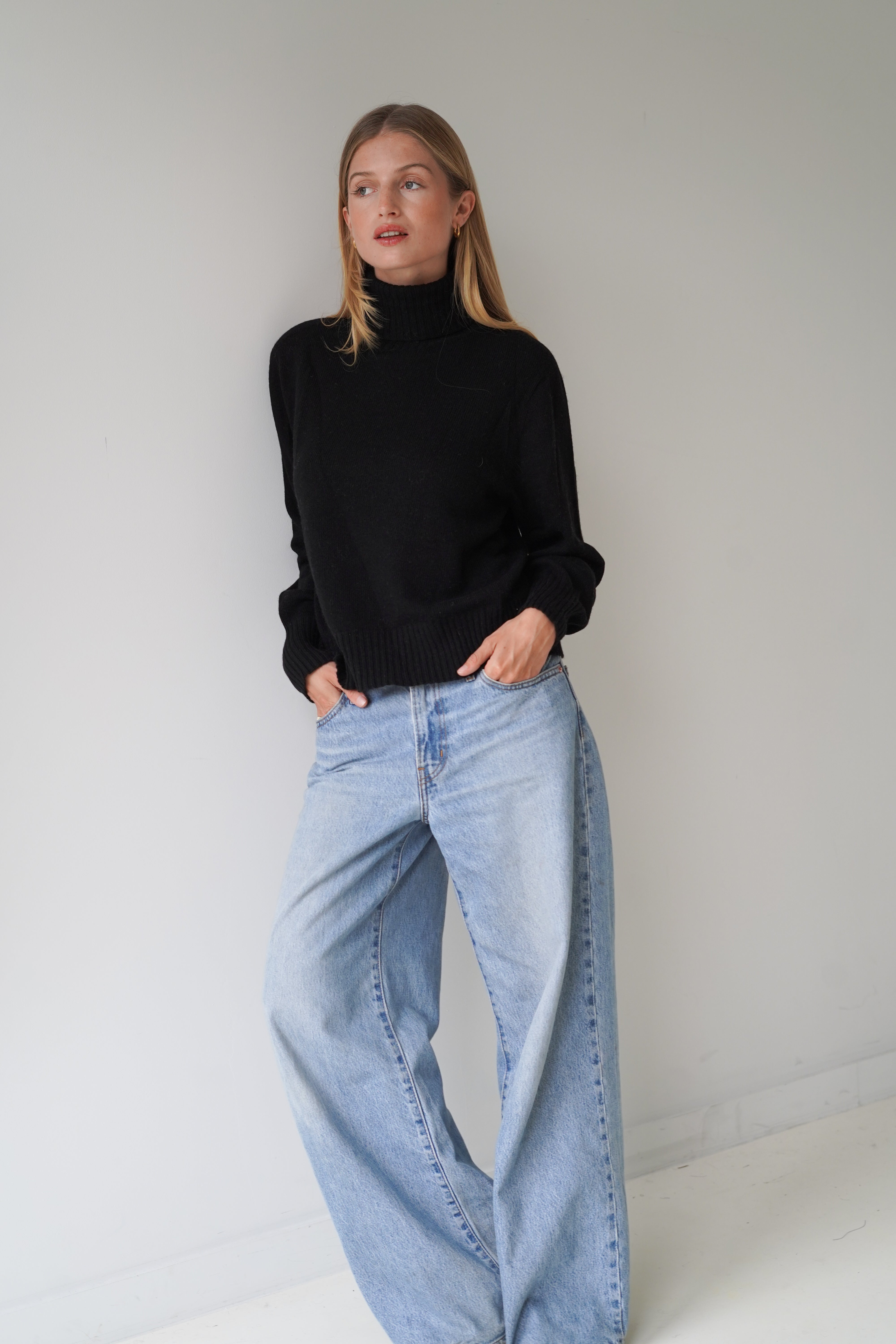 Lynn Turtleneck Black-zoom-5