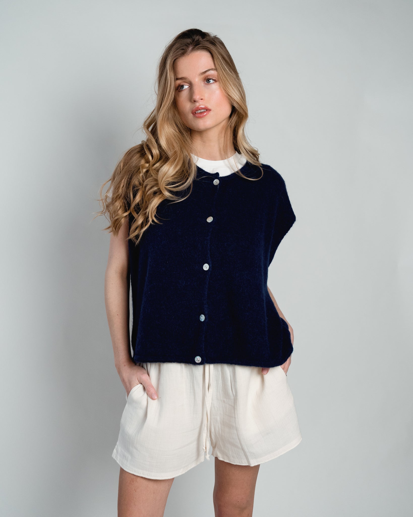 Tess Tetra Shorts Off White