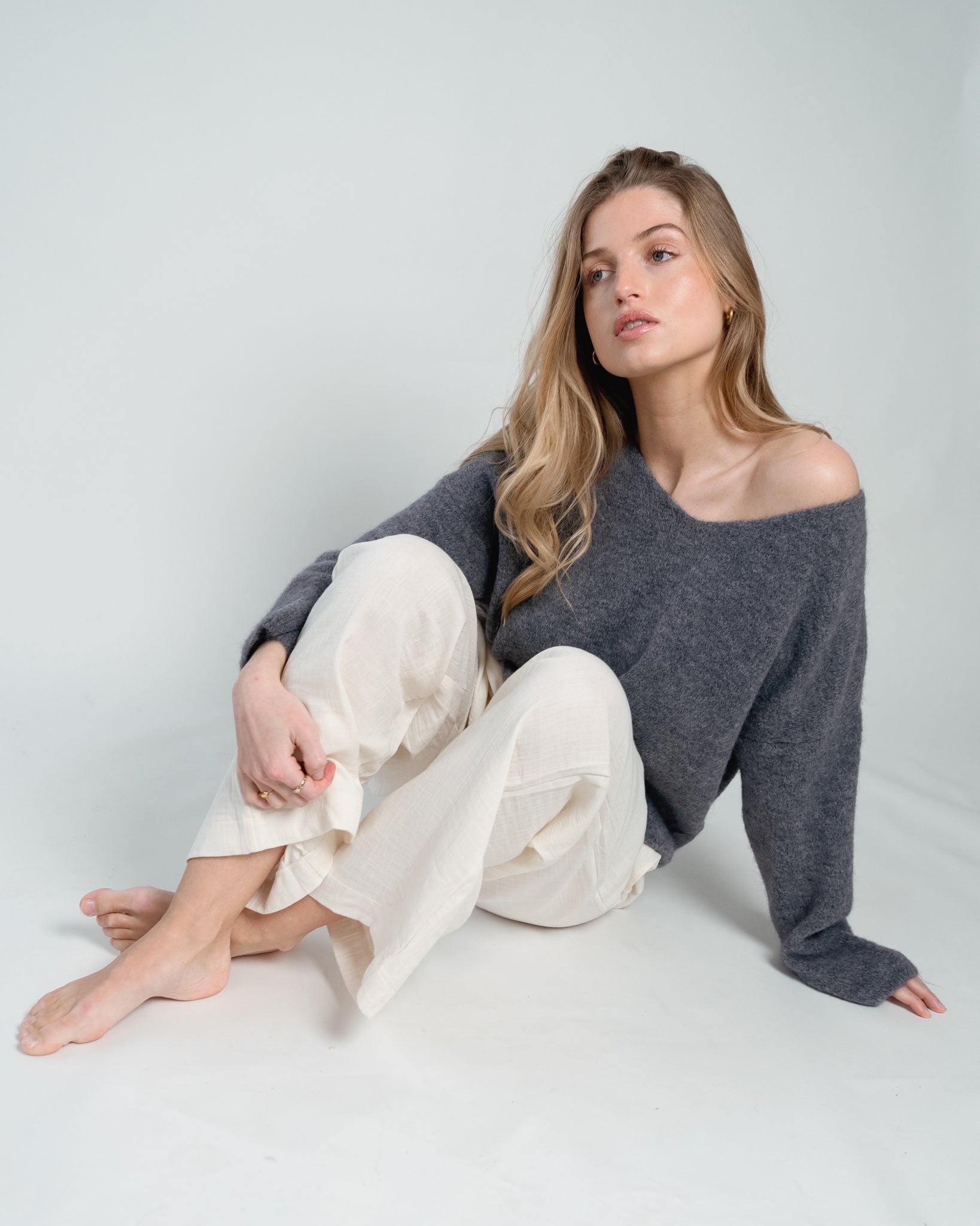 Bibi Pullover V-Neck Grey-3