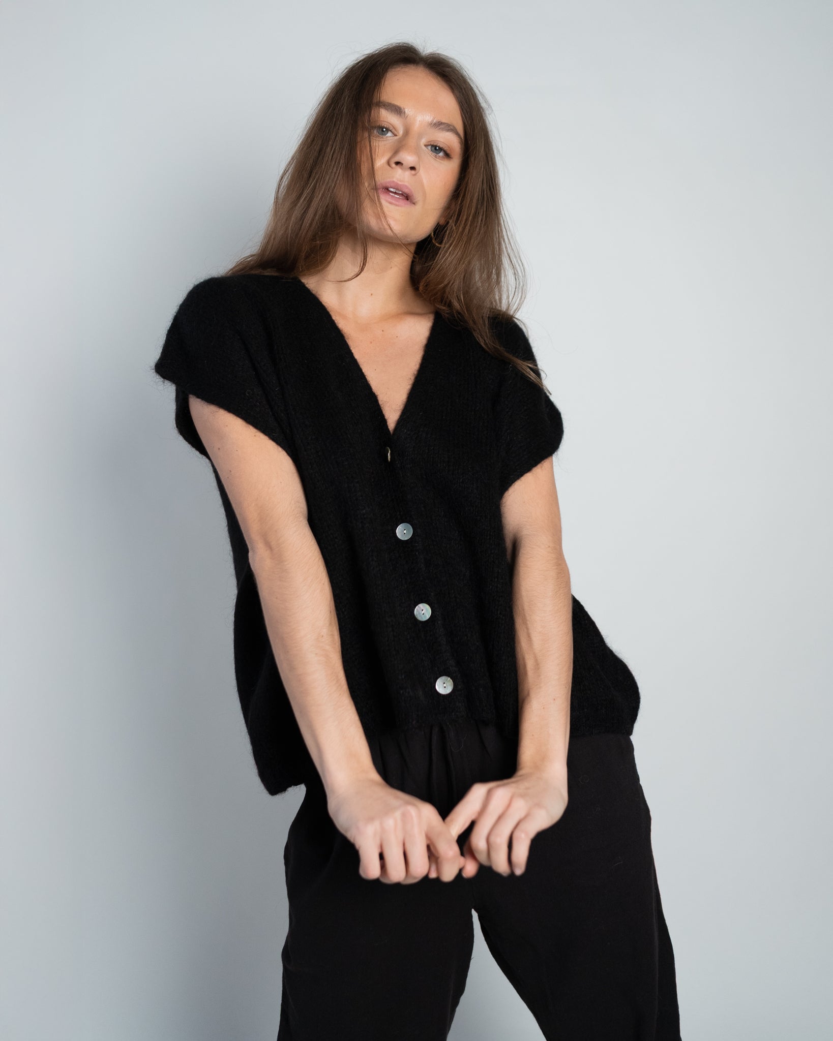 Elli Sleeveless V-Neck Black-5