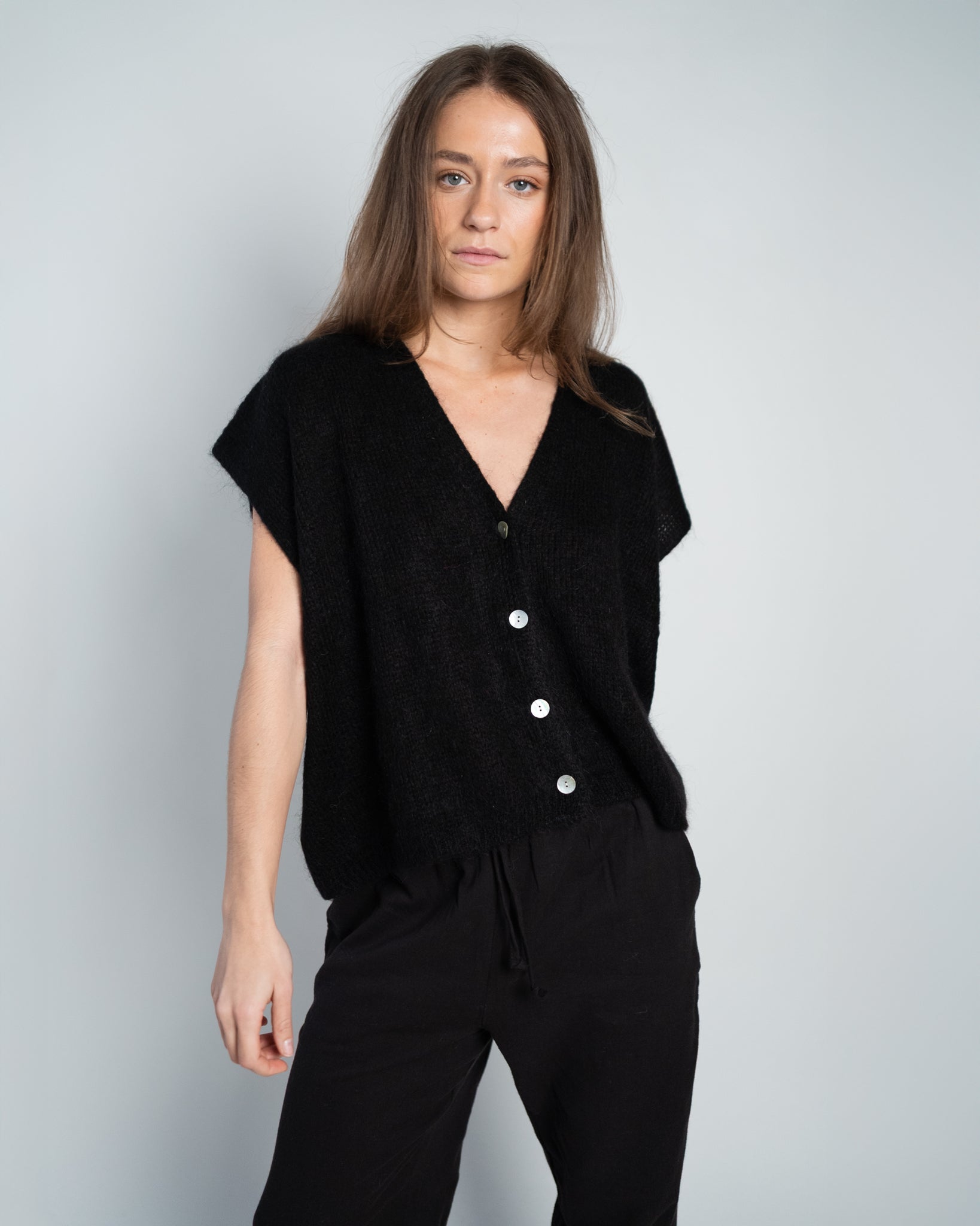 Elli Sleeveless V-Neck Black-3