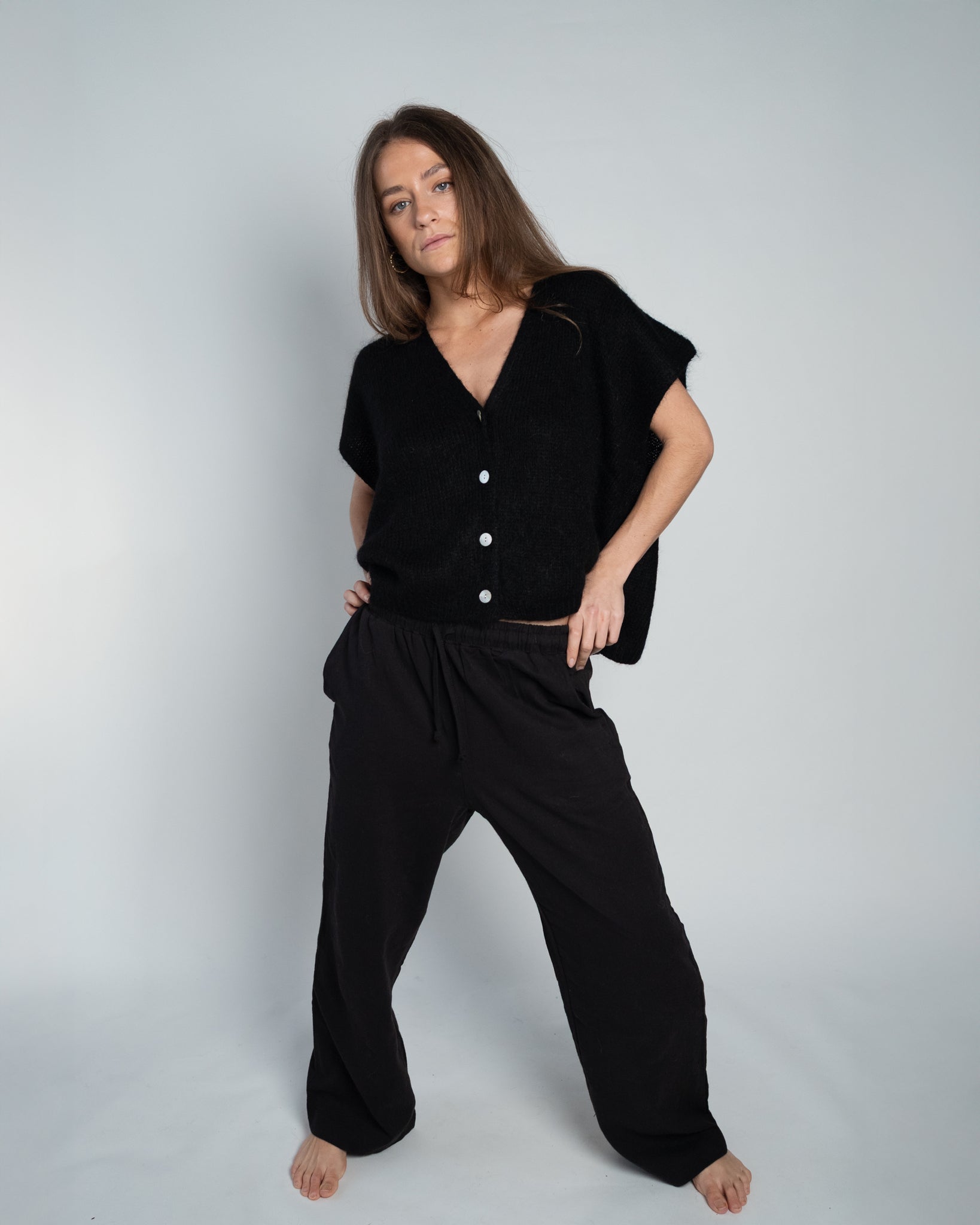 Elli Sleeveless V-Neck Black-zoom-2