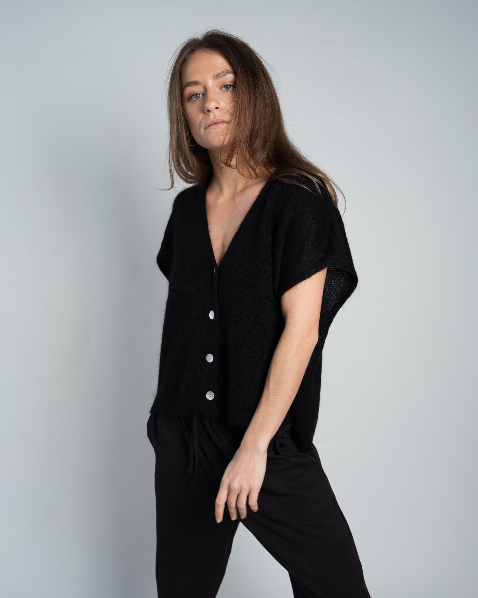 Elli Sleeveless V-Neck Black-zoom-4