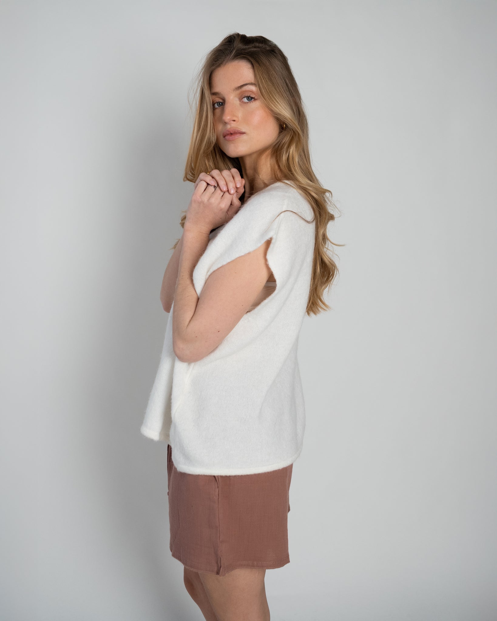 Demi Sleeveless Round Neck Off White-5