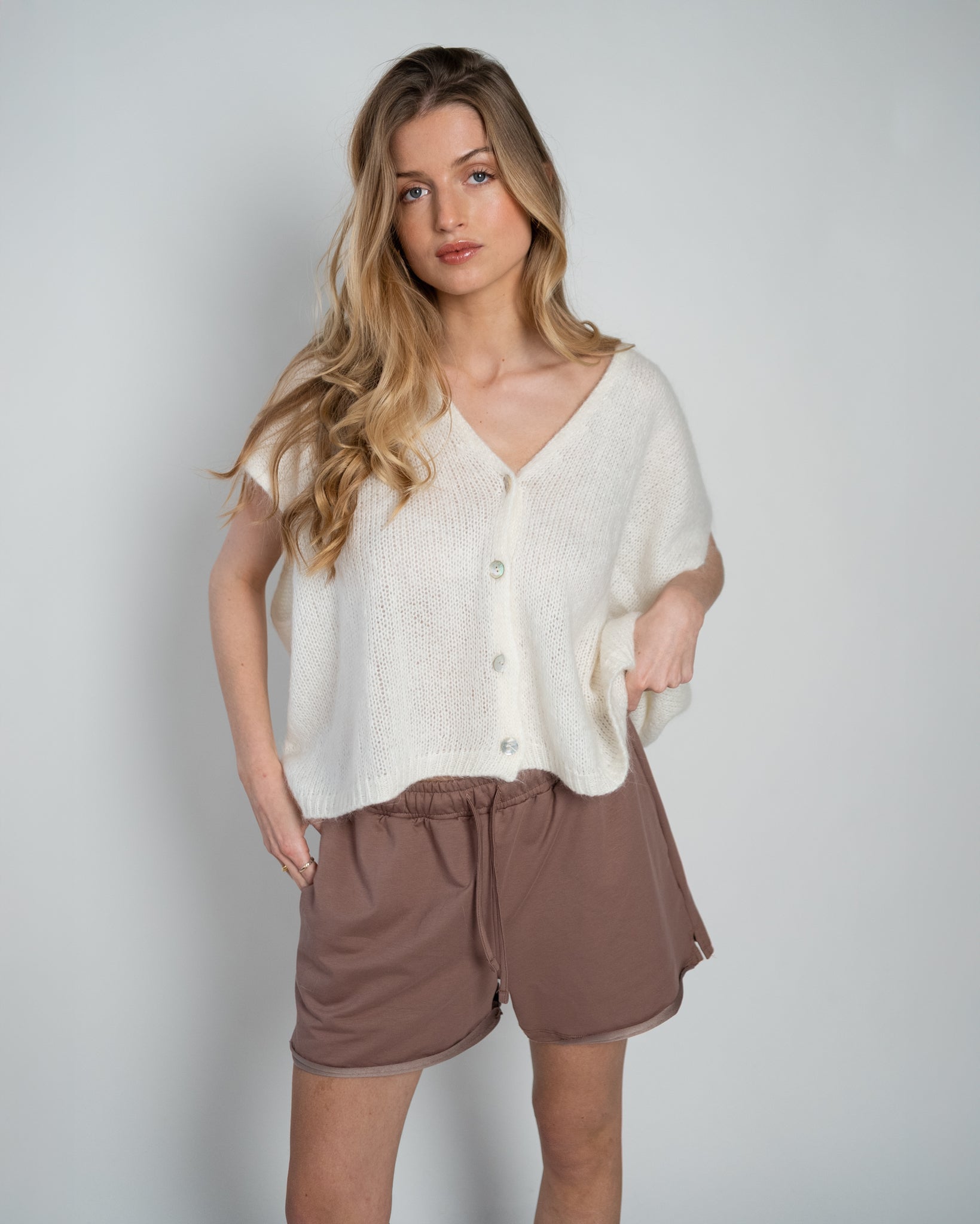 Pia Shorts Taupe-zoom-1