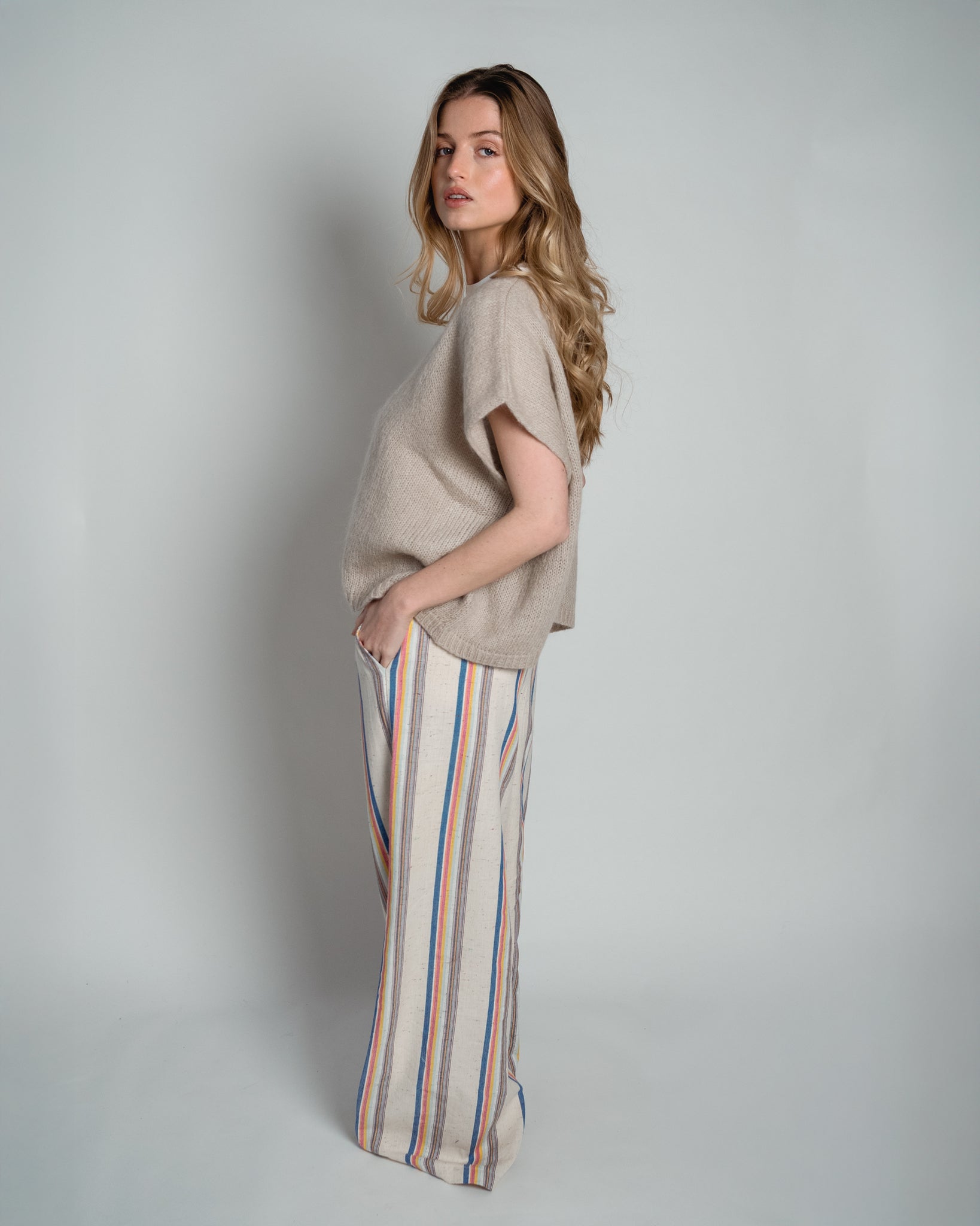 Elli Sleeveless V-Neck Sand