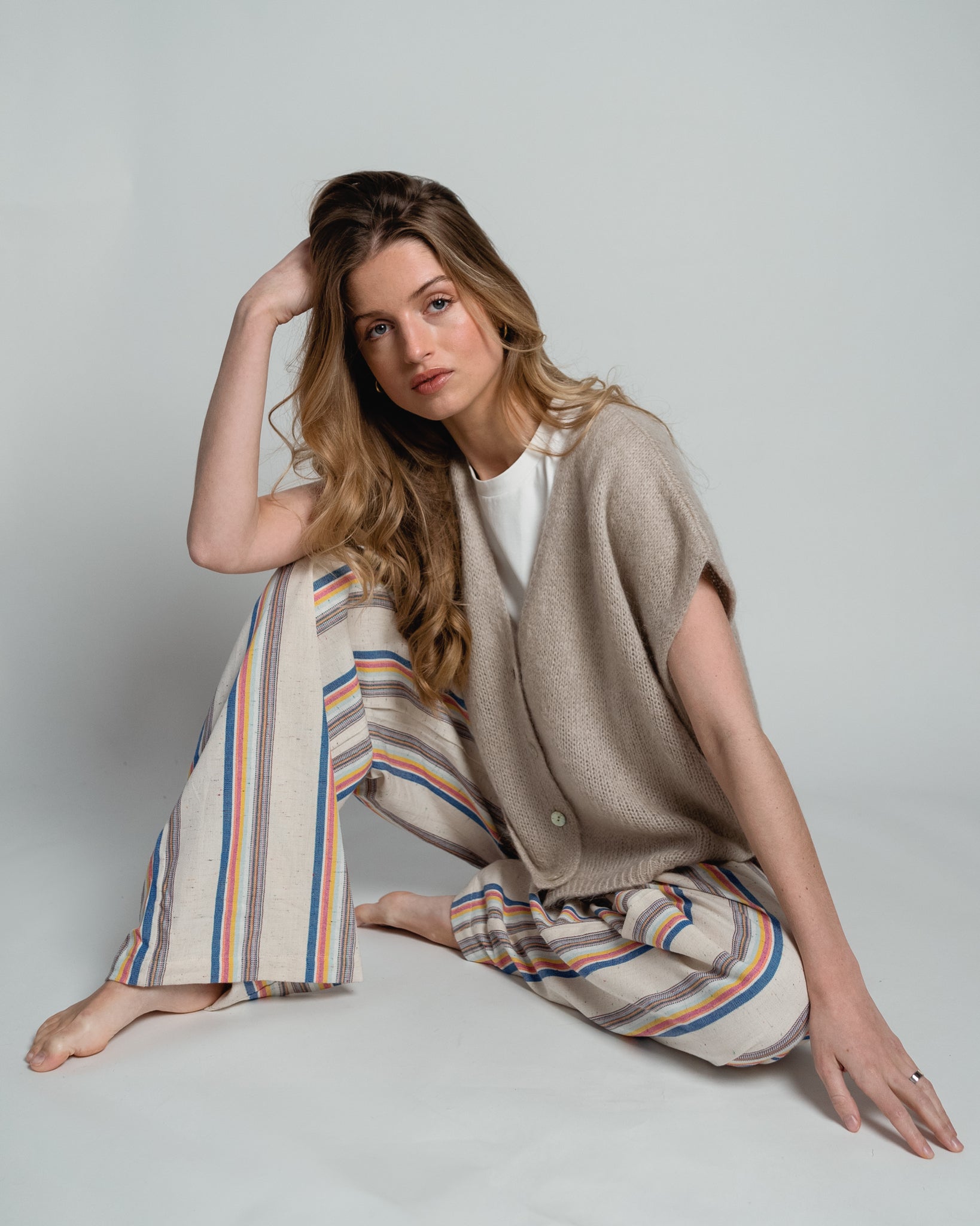 Elli Sleeveless V-Neck Sand-zoom-5